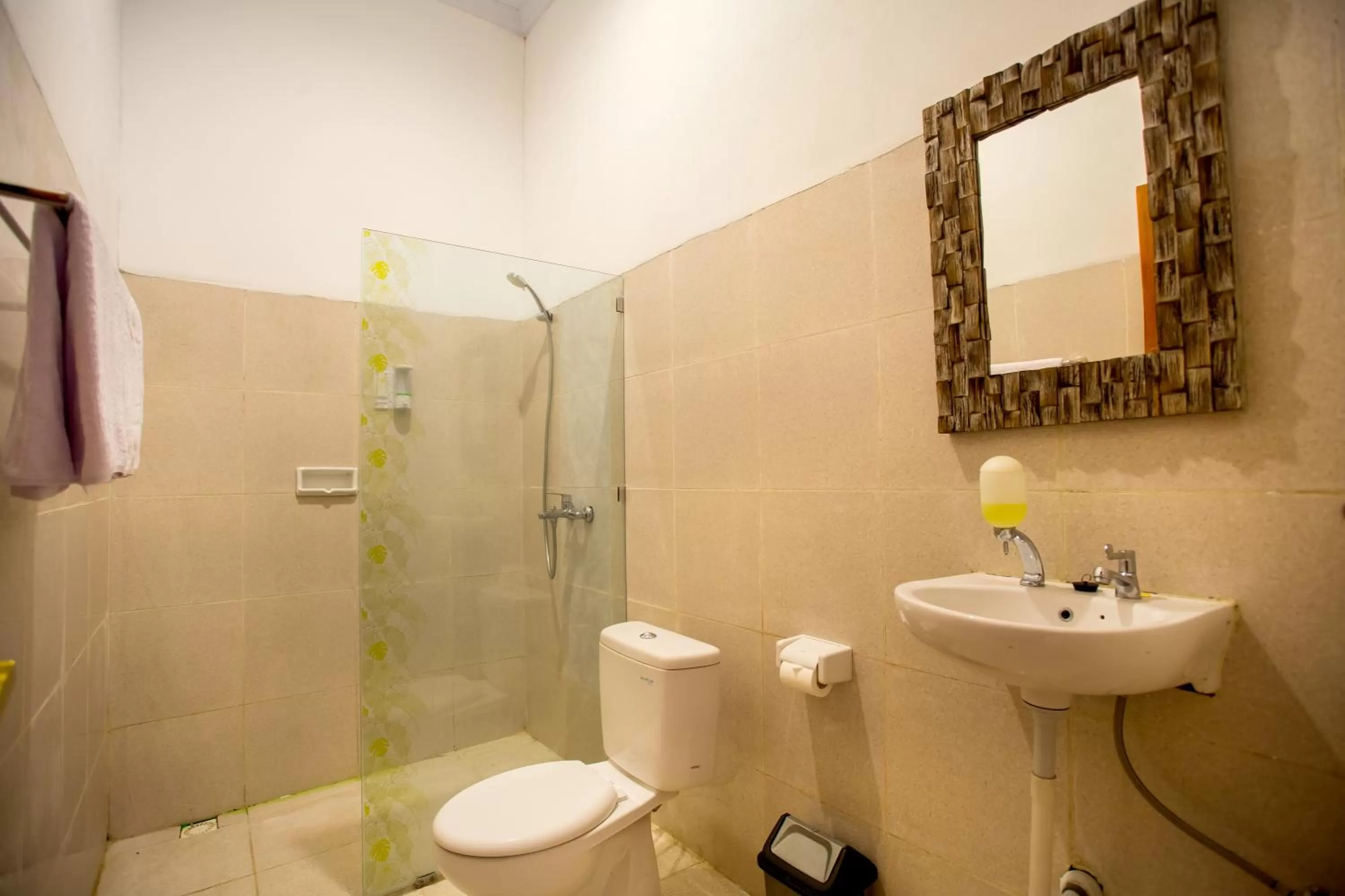 Bathroom in The Puncak Santhi Inn