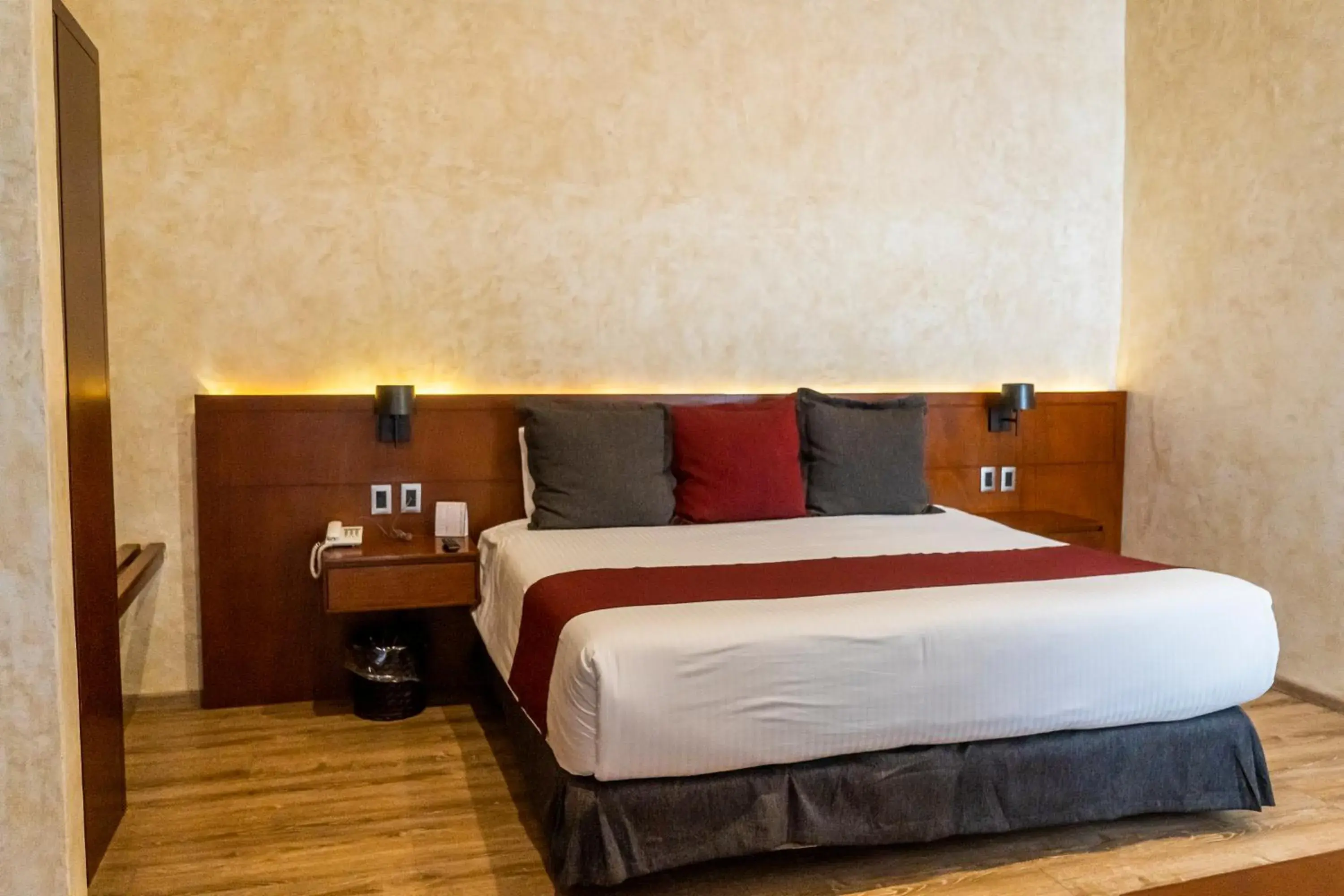 Deluxe Queen Room in Hotel Madero Deluxe Queen Room in Hotel Madero