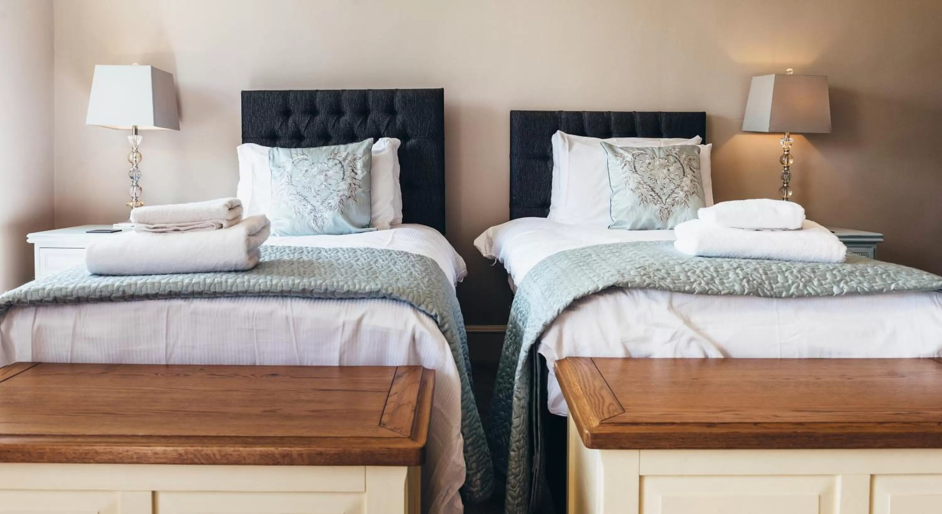 Bedroom, Bed in Birchover Bridgford Hall