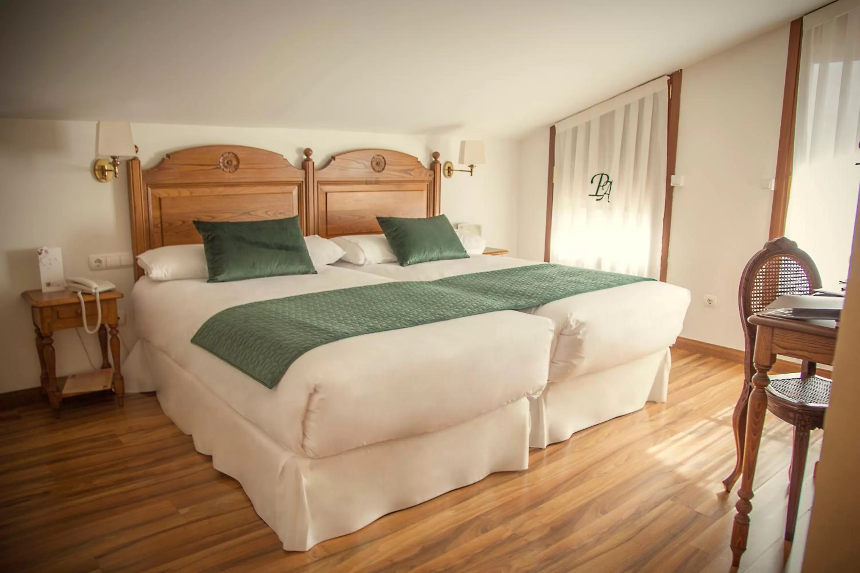 Photo of the whole room, Bed in Palacio Azcárate Hotel