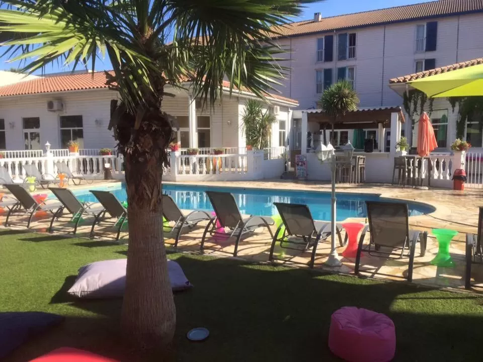 Property building in Hotel & Restaurant Le Mejean - Parc des Expositions