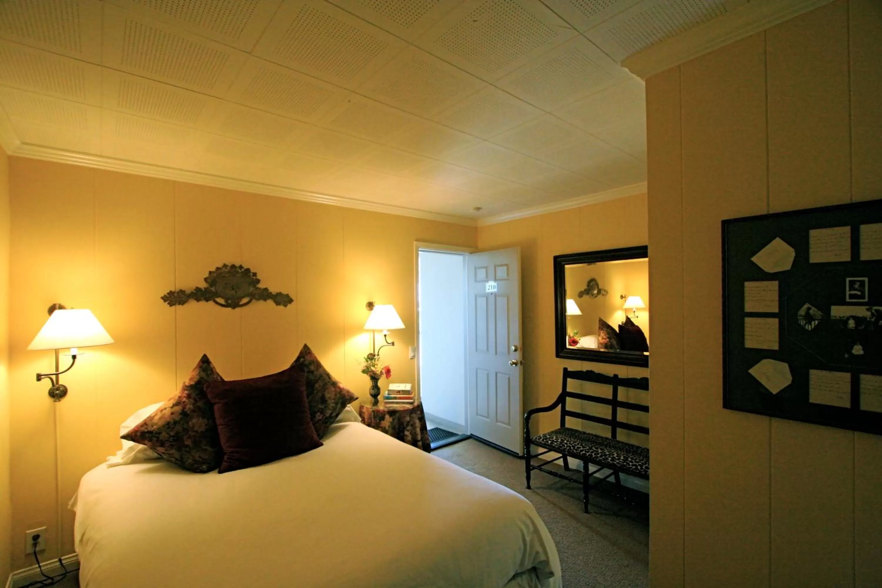 Queen Room in The Tides Laguna Beach