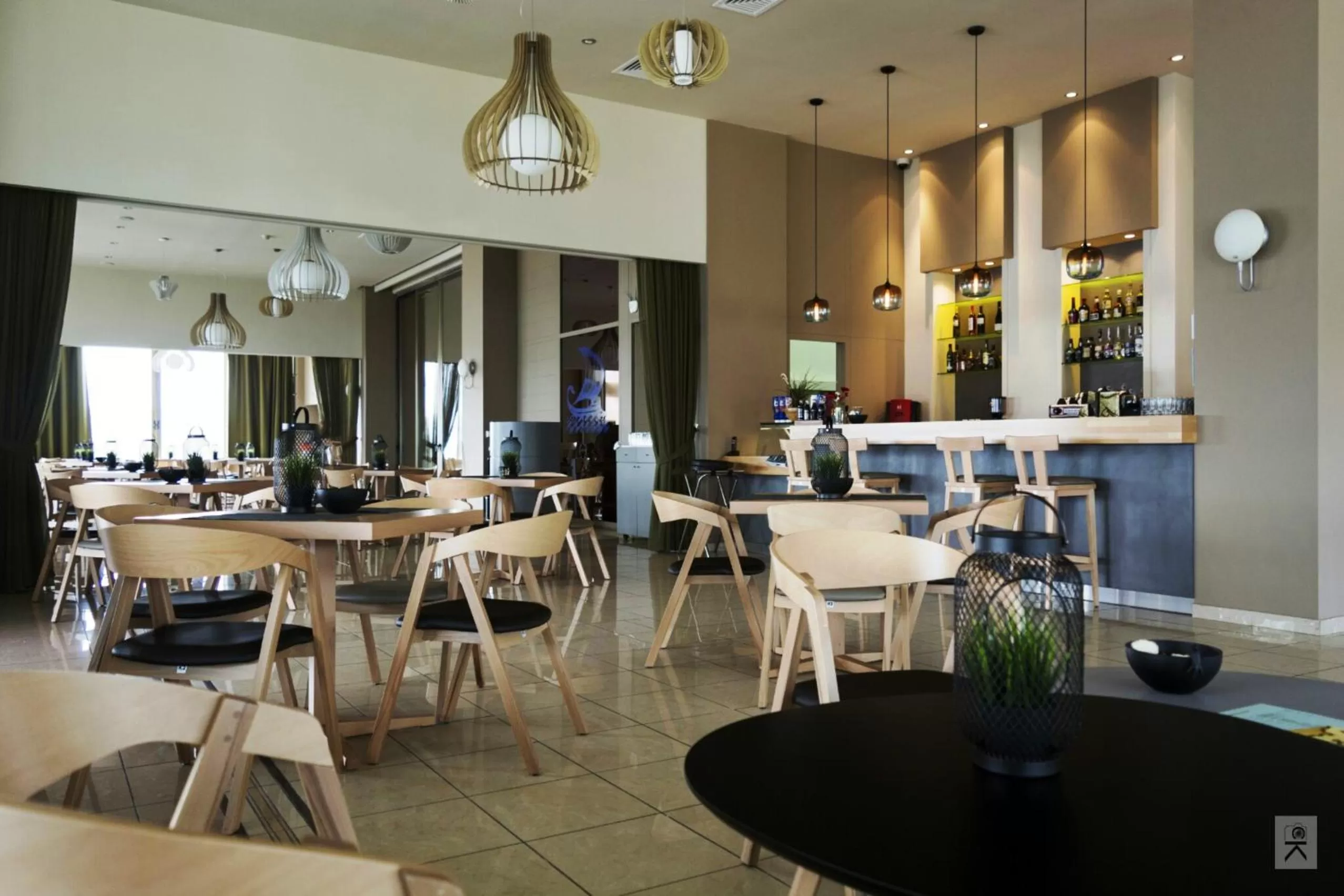 Restaurant/places to eat in Hotel Avra by Smile hotels - Free Airport Shuttle