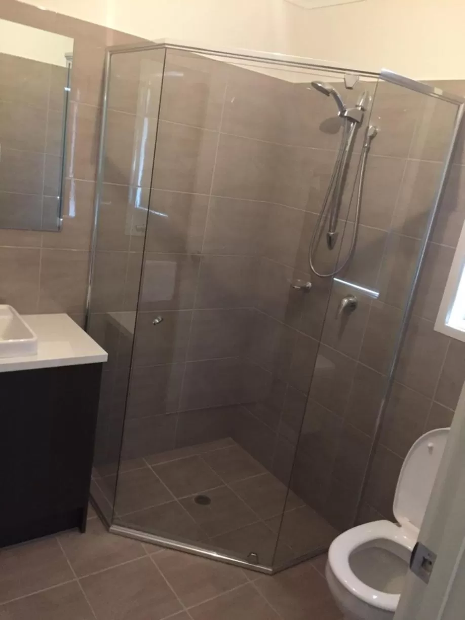 Shower, Bathroom in City Centre Motel Hotel