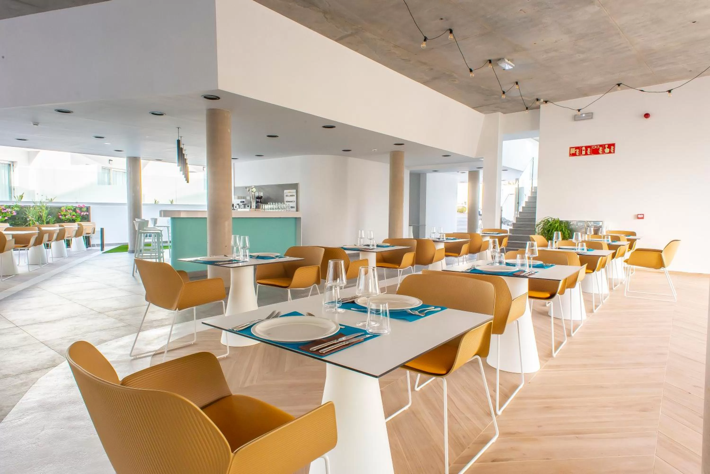 Restaurant/places to eat in Hotel Taimar