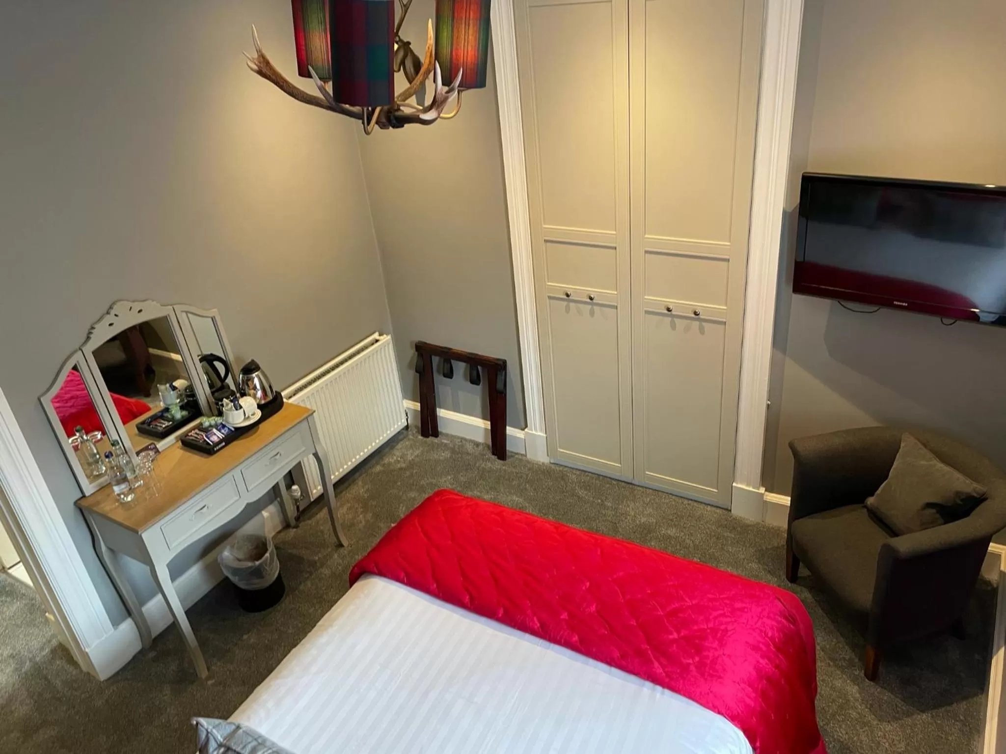 Bed in The Original Rosslyn Inn