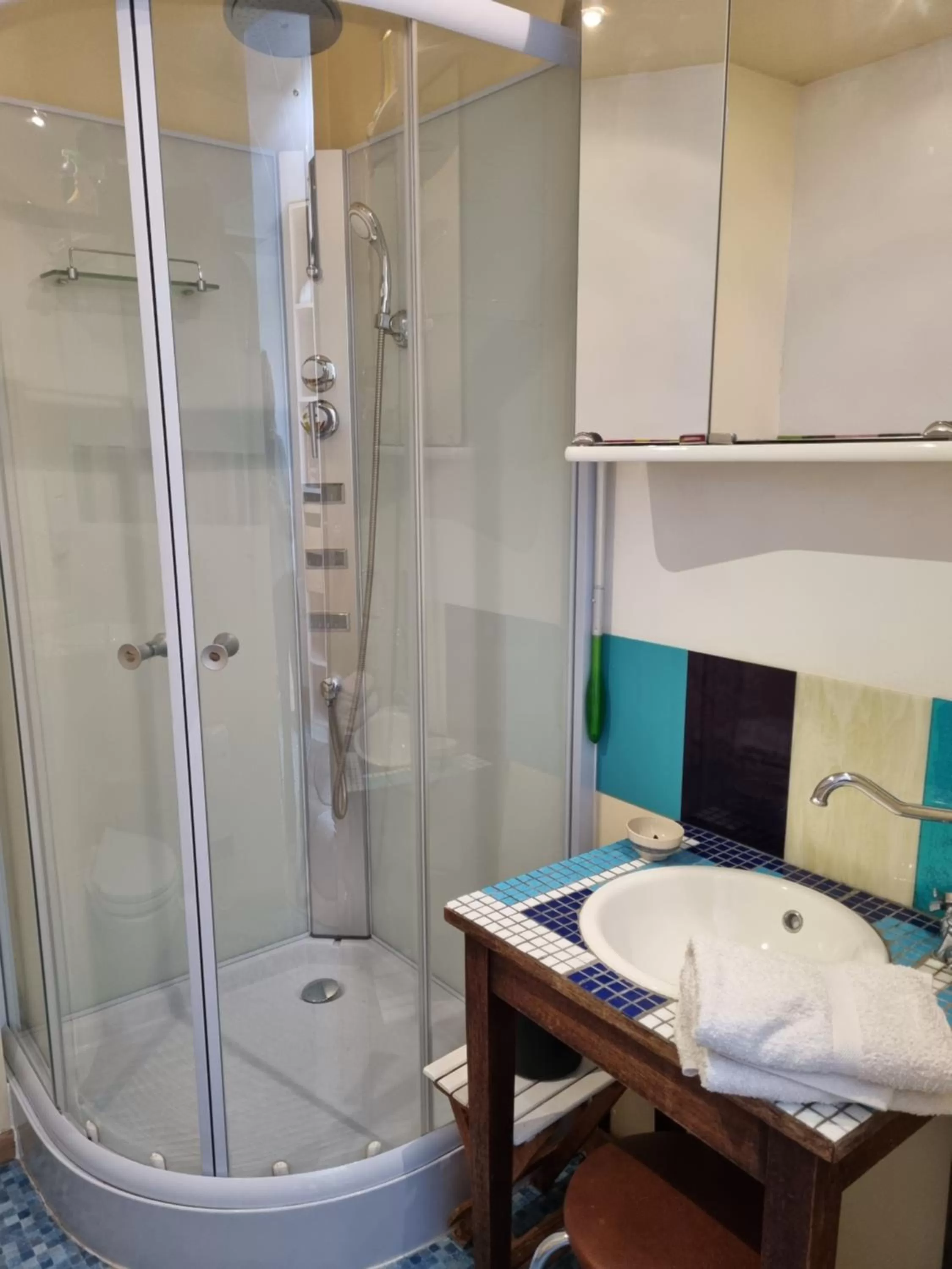 Property building, Bathroom in Studio Art-hill