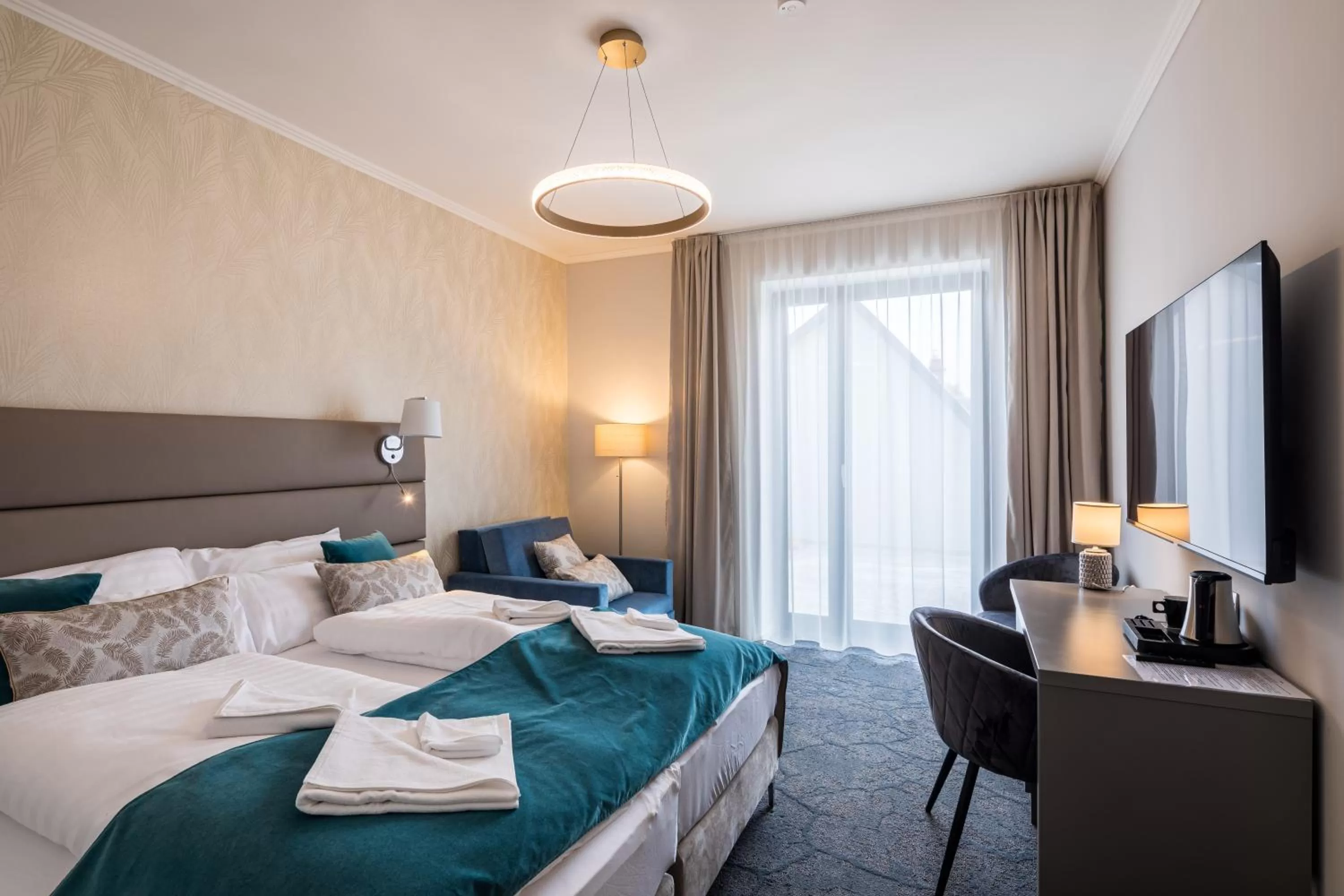 Communal lounge/ TV room, Bed in Villa Bérc