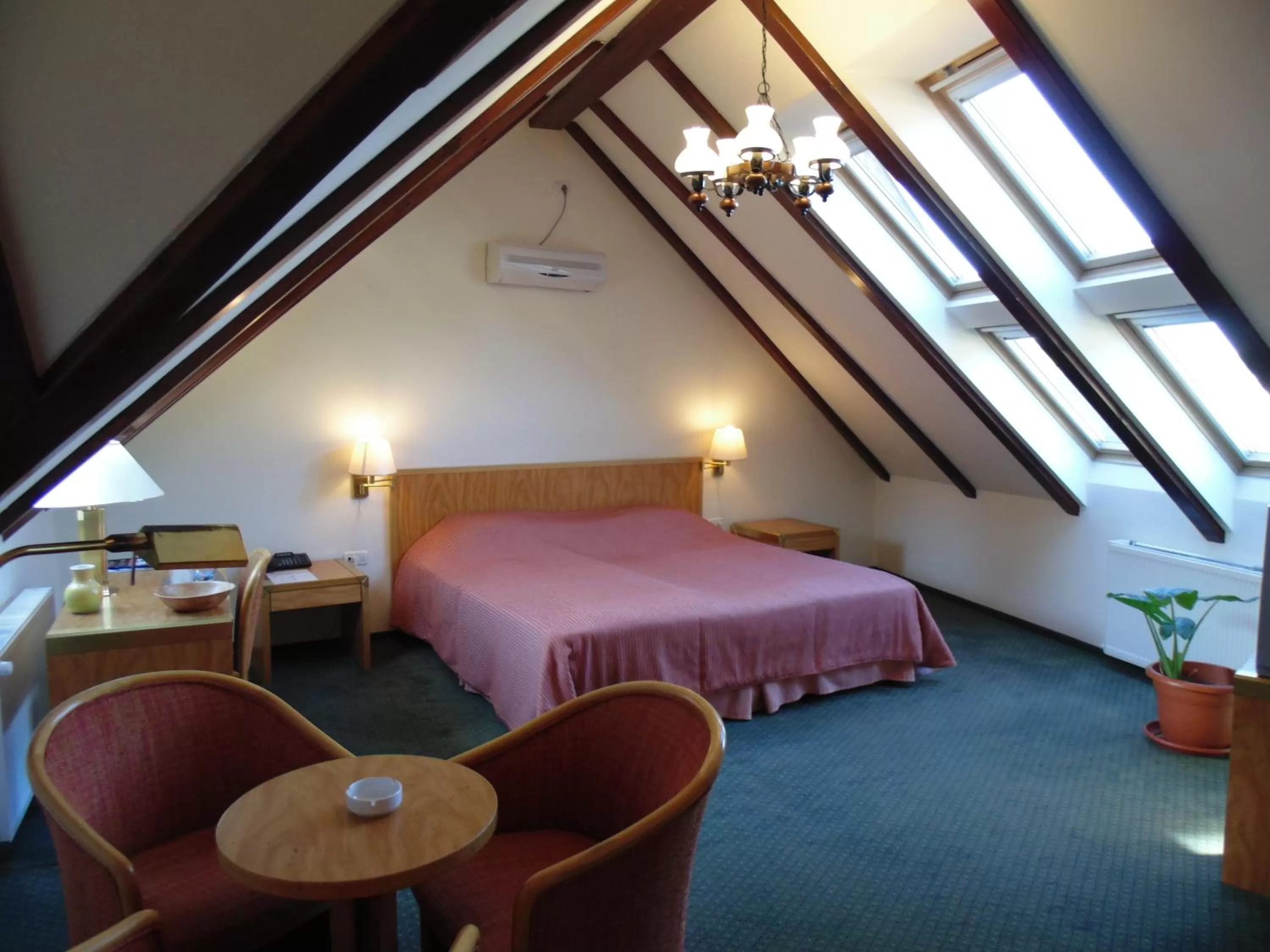 Bed in Curtea Brasoveana