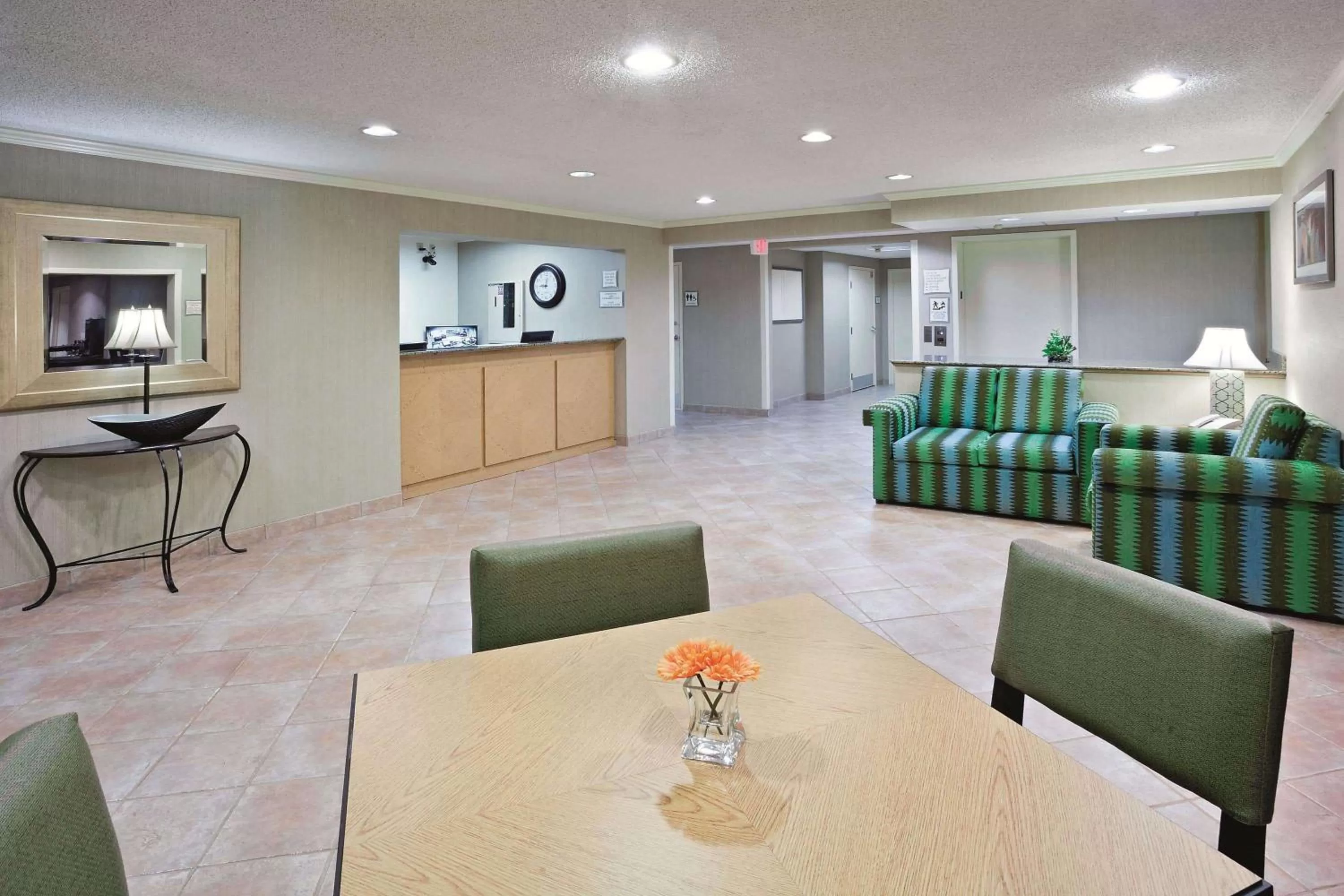 Lobby or reception in La Quinta by Wyndham Mansfield OH