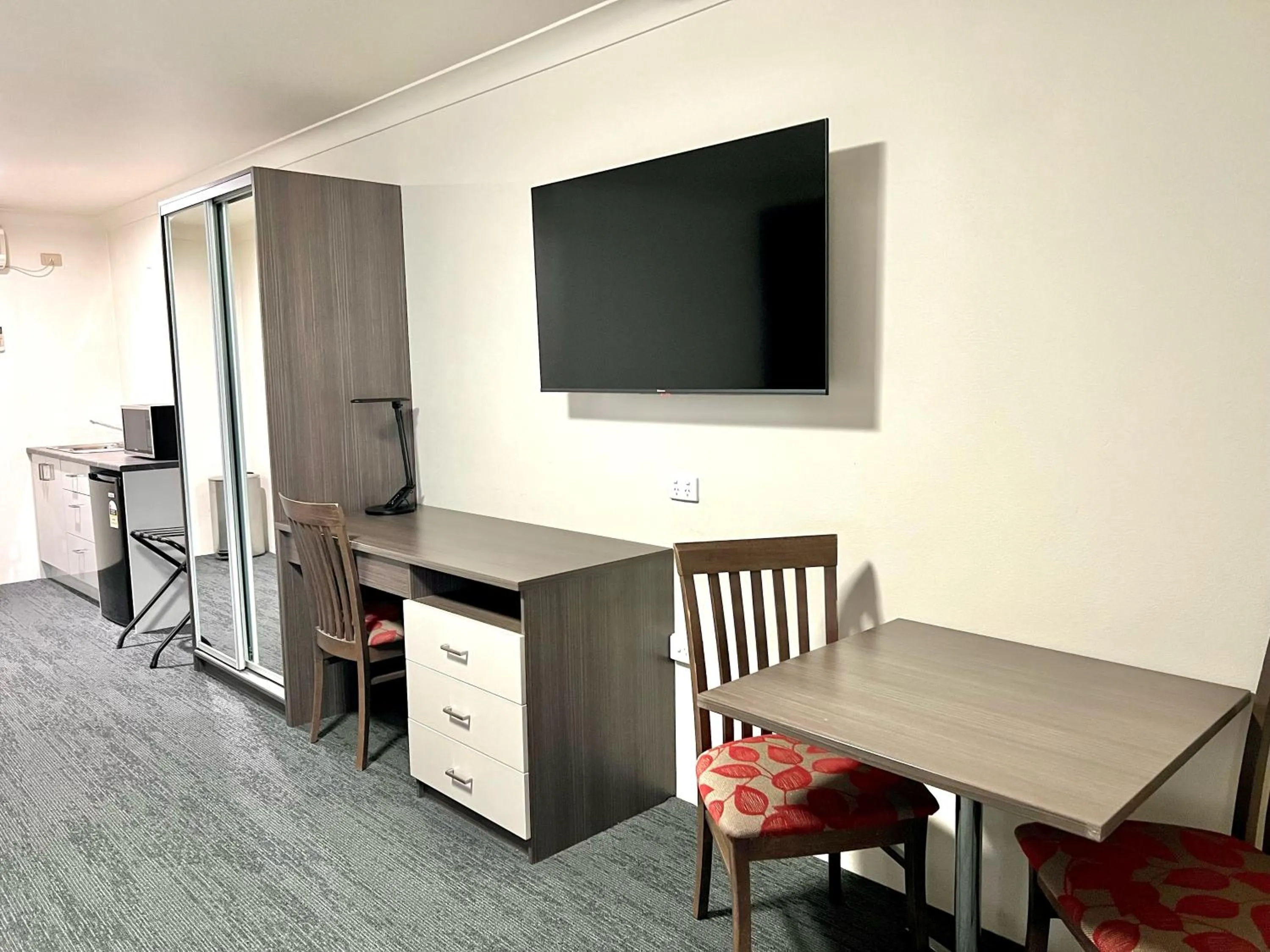 Living room in Bathurst Motor Inn