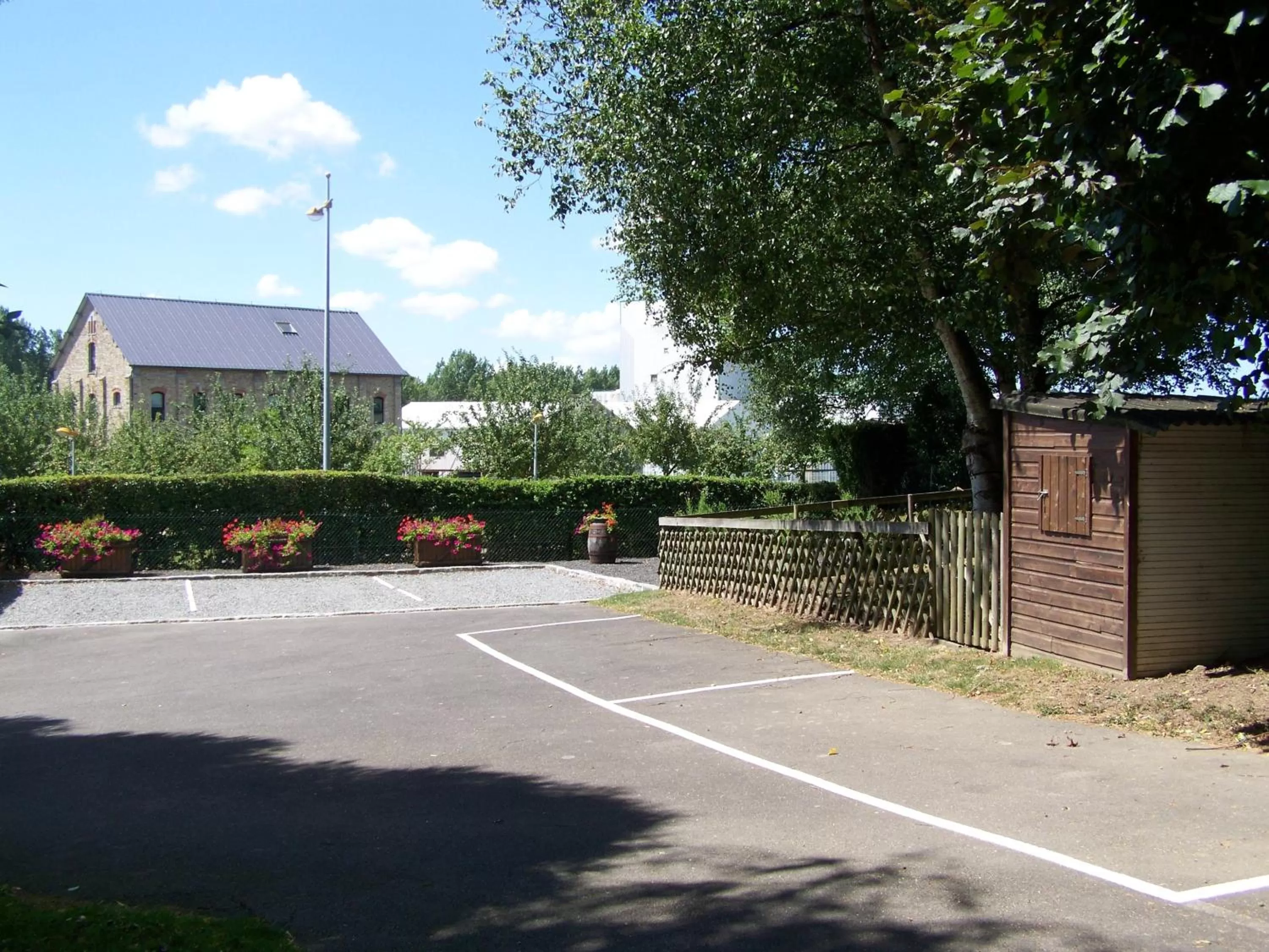 Parking, Property Building in Ker-Loën