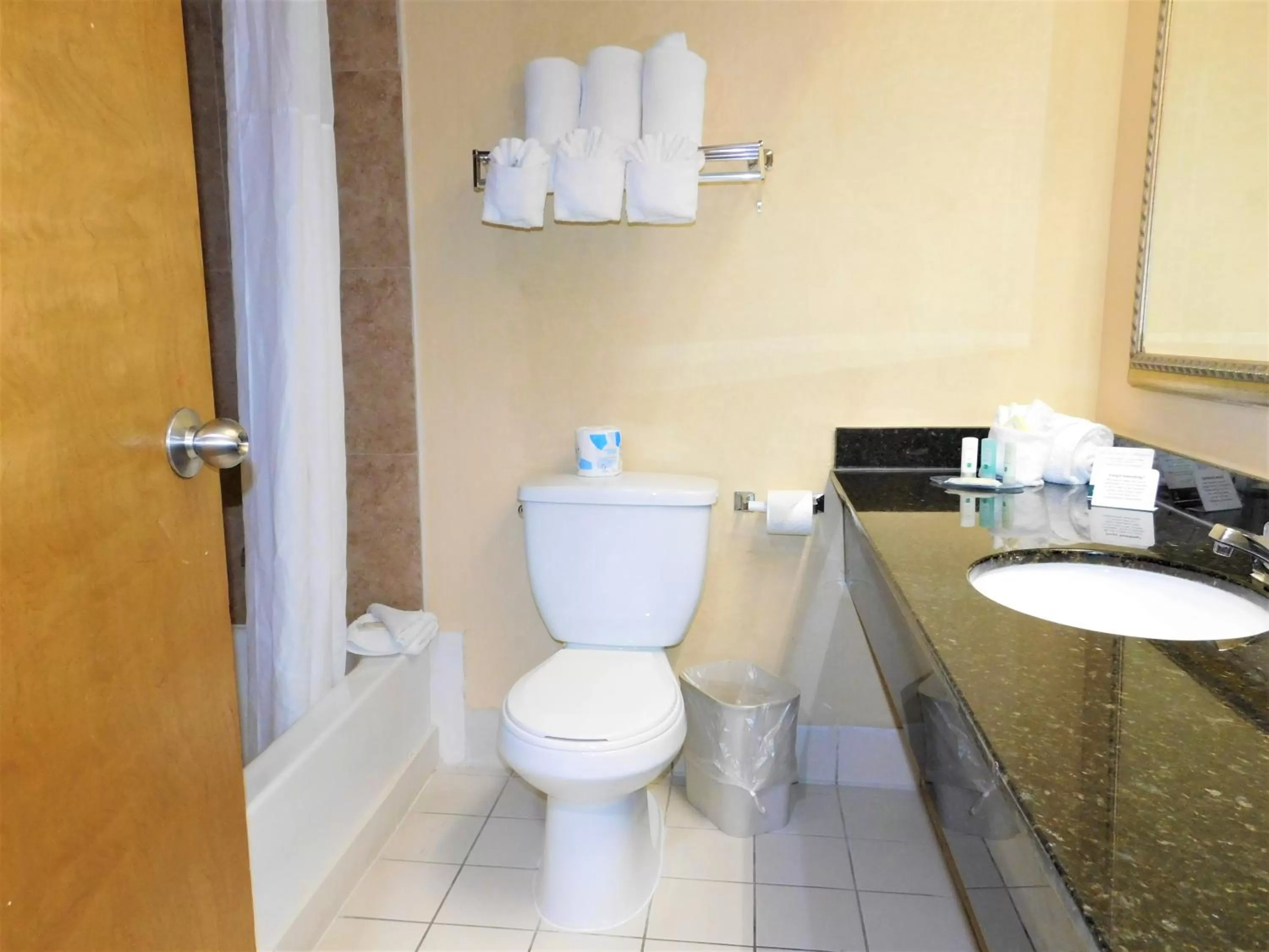 Queen Suite with Two Queen Beds - Non-Smoking in Mi Casa Hotel