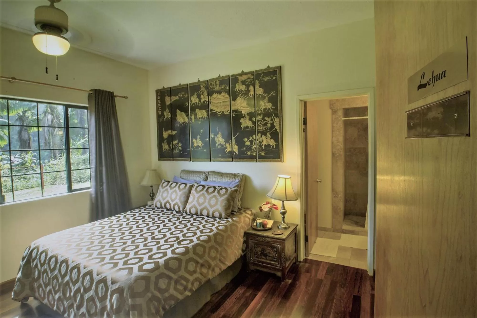 Bed in The Inn at Kulaniapia Falls