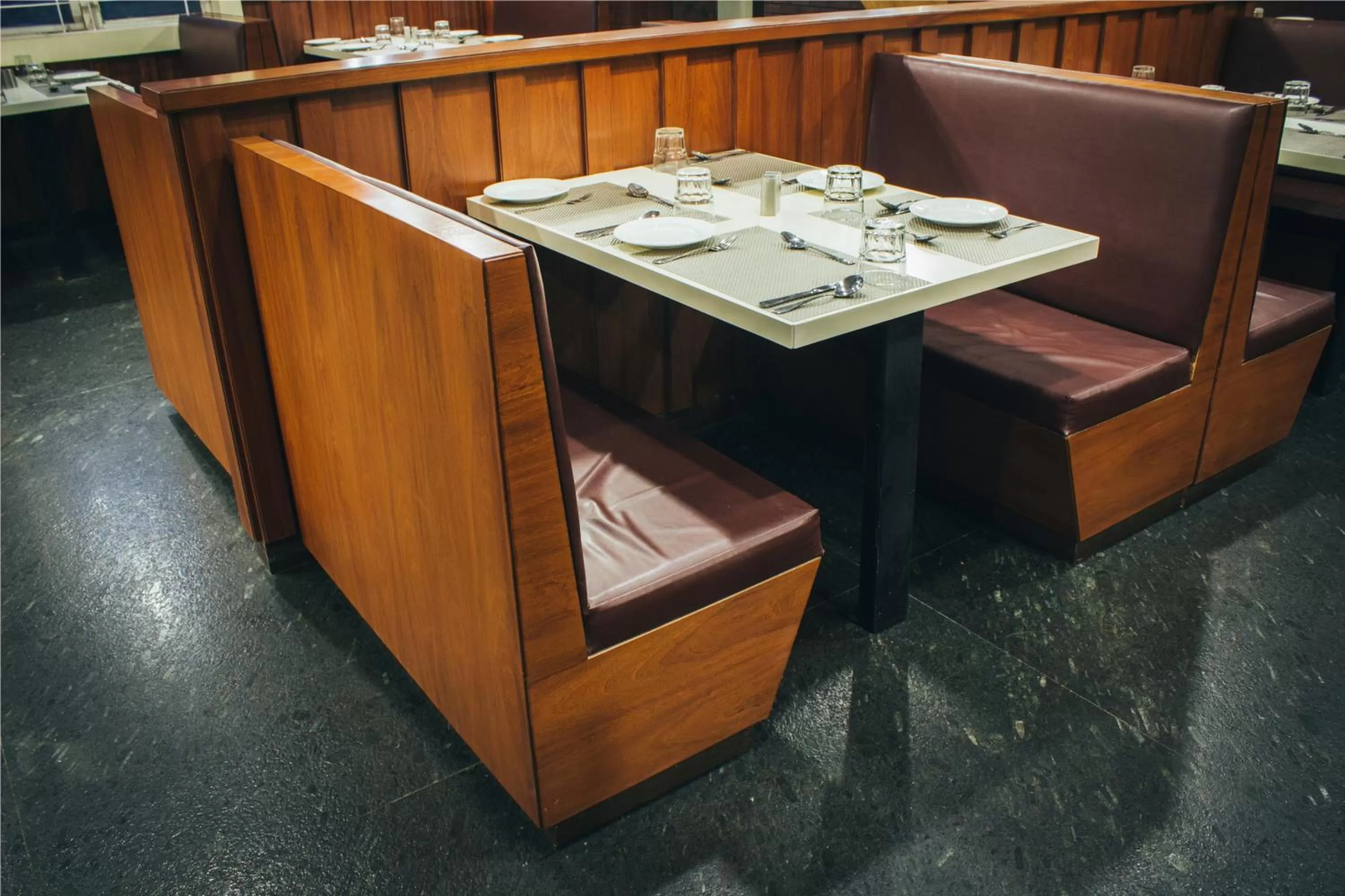 Restaurant/places to eat in Ambaari hotel