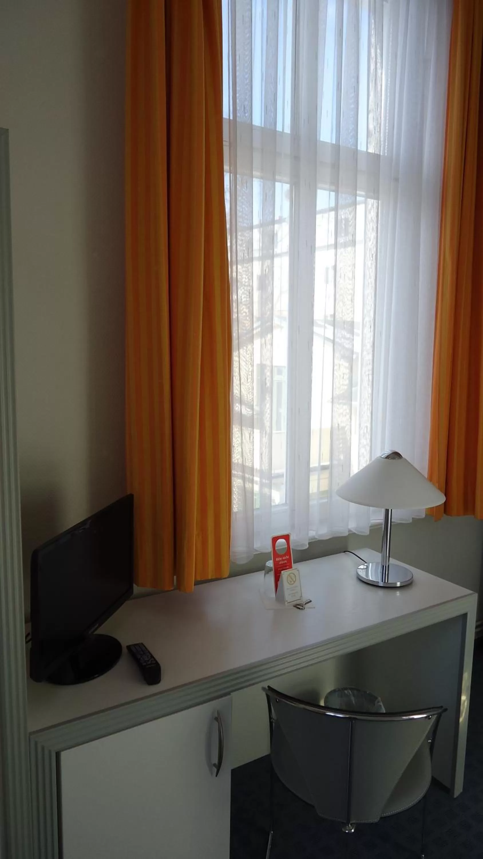 TV and multimedia, TV/Entertainment Center in Hotel Fortuna