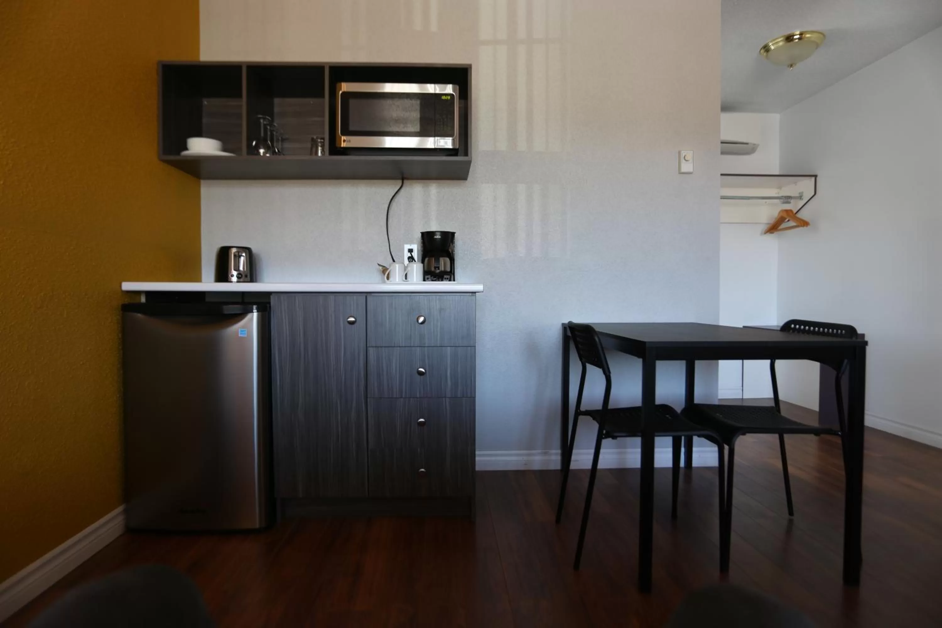 Kitchen or kitchenette in Motel Le Riviera