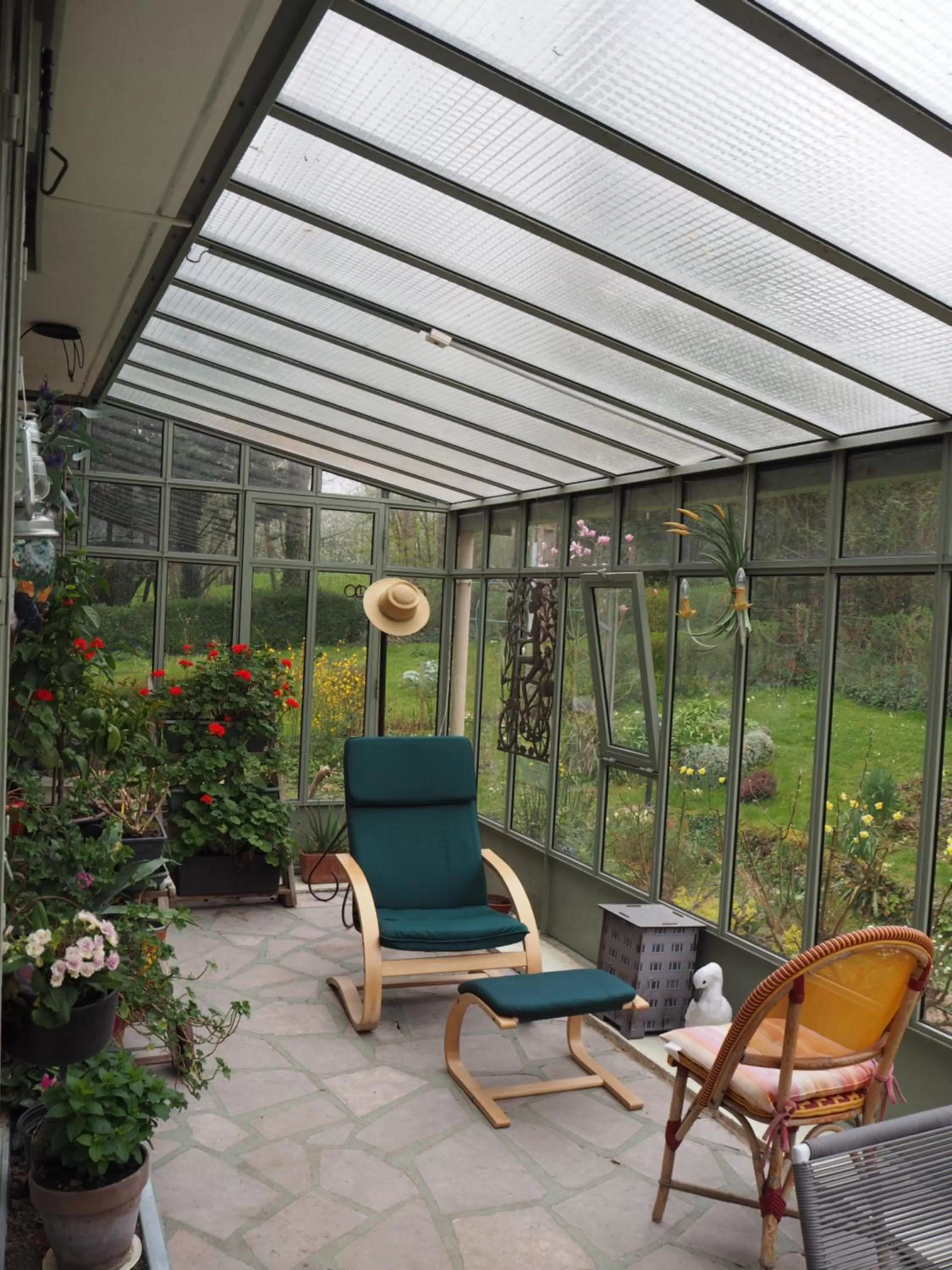 Patio in Cour Tholmer