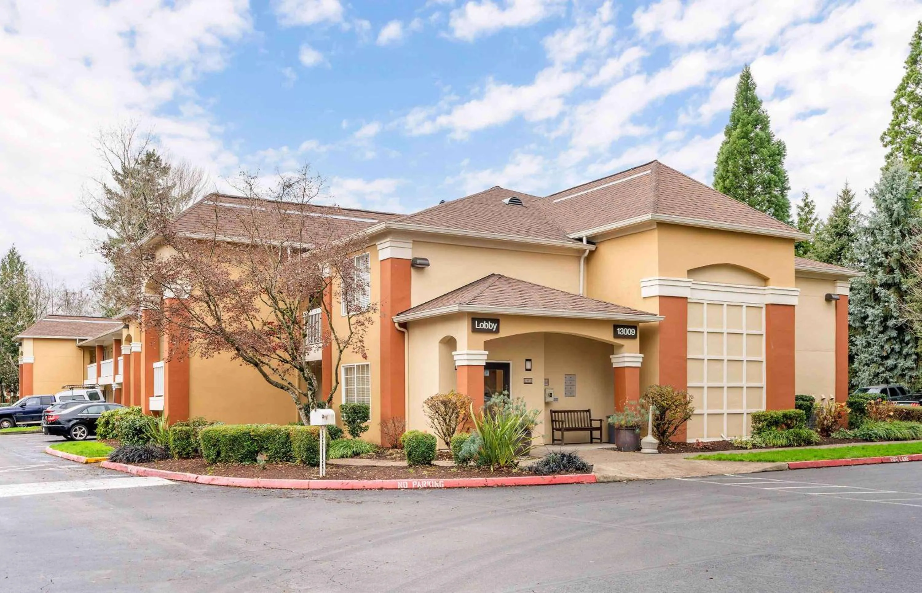 Property building in Extended Stay America Suites - Portland - Tigard