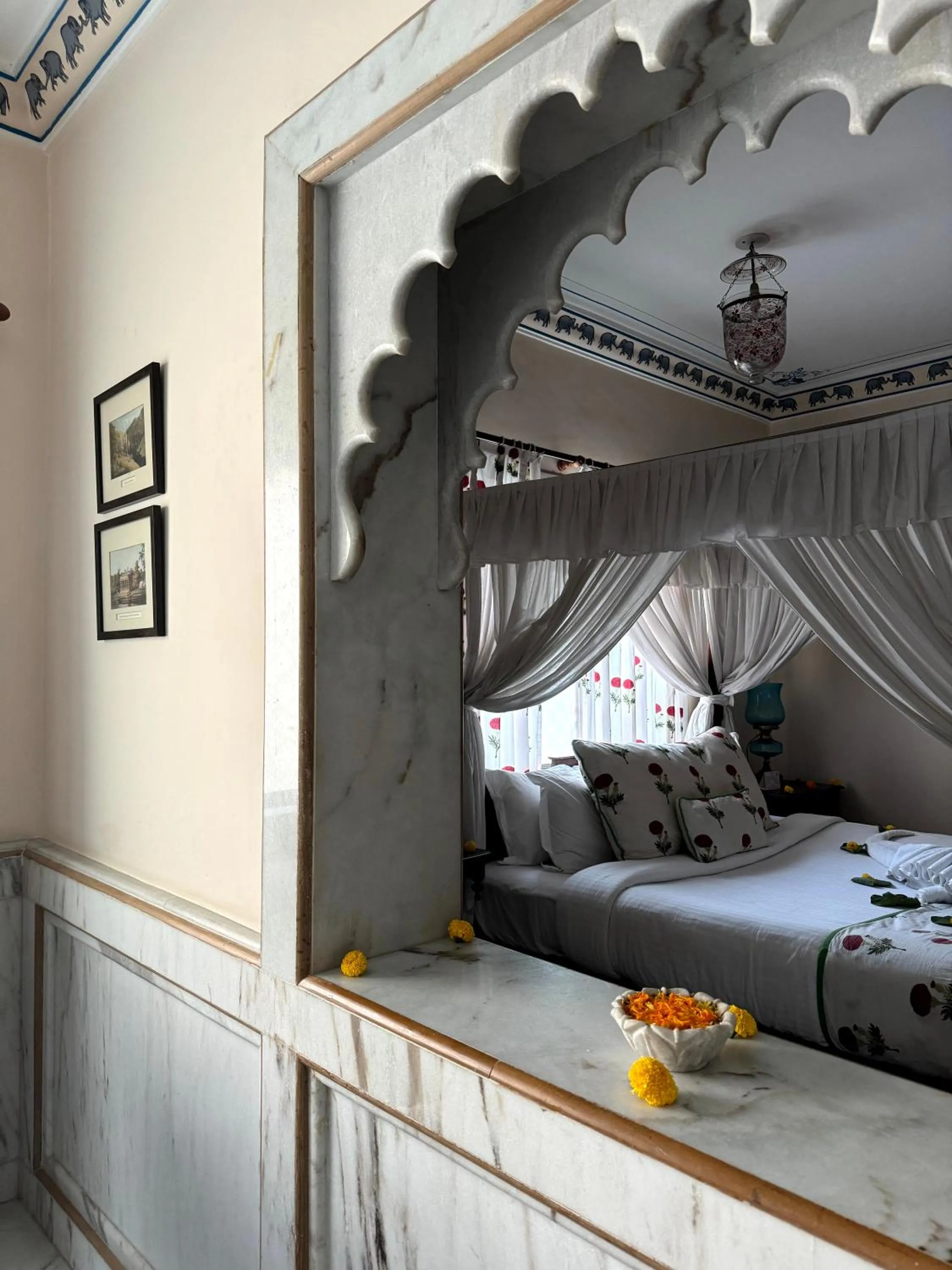 Bed in Hotel Udai Kothi