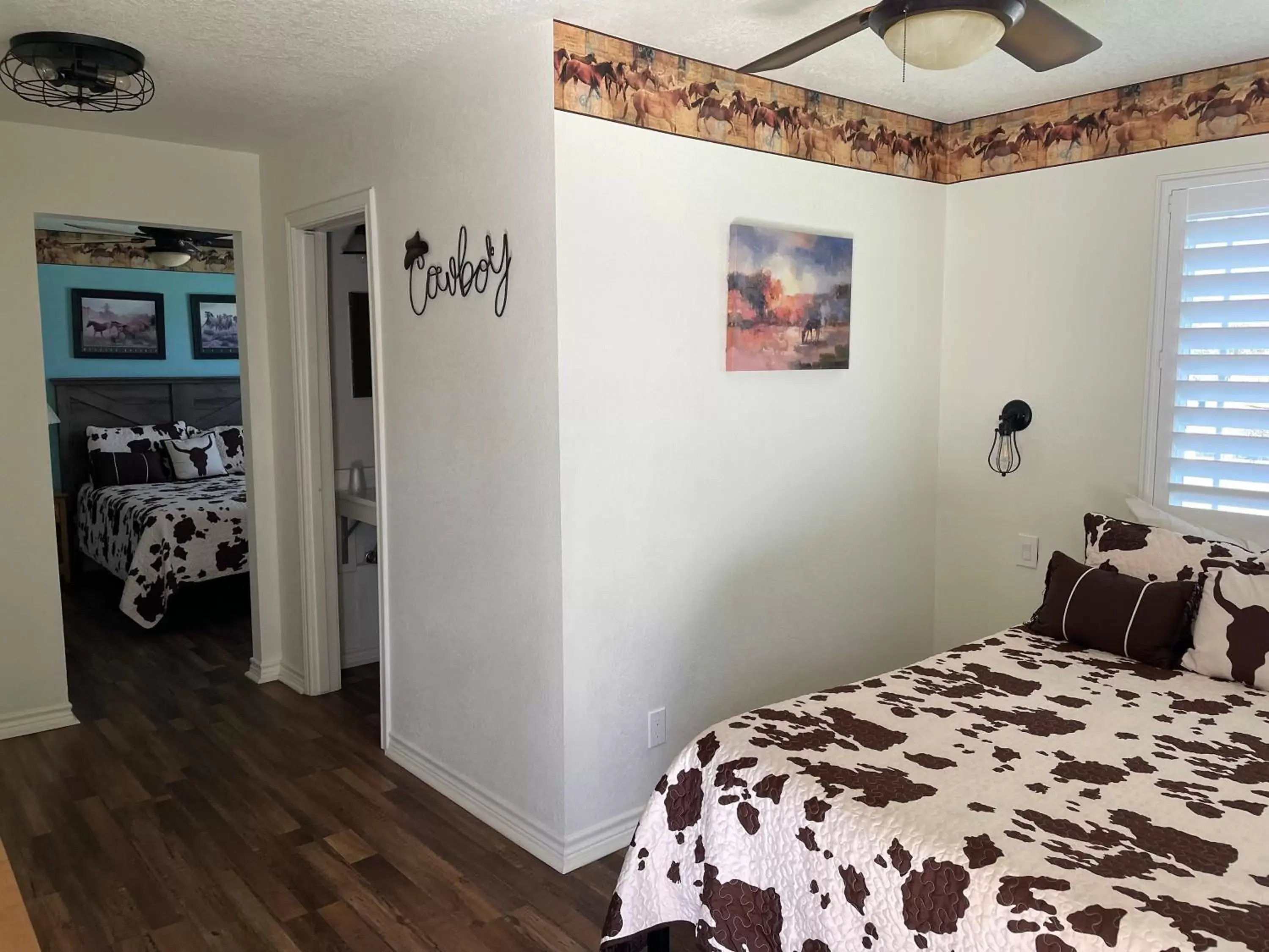 Junior Suite with Balcony in Horseshoe Riverside Lodge Junior Suite with Balcony in Horseshoe Riverside Lodge