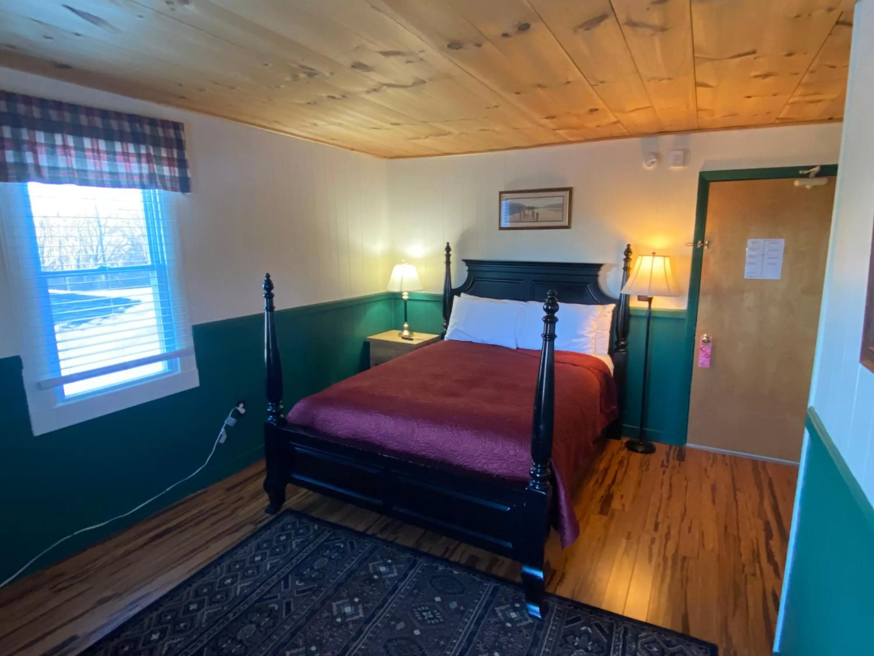 Bed in Bromley View Inn