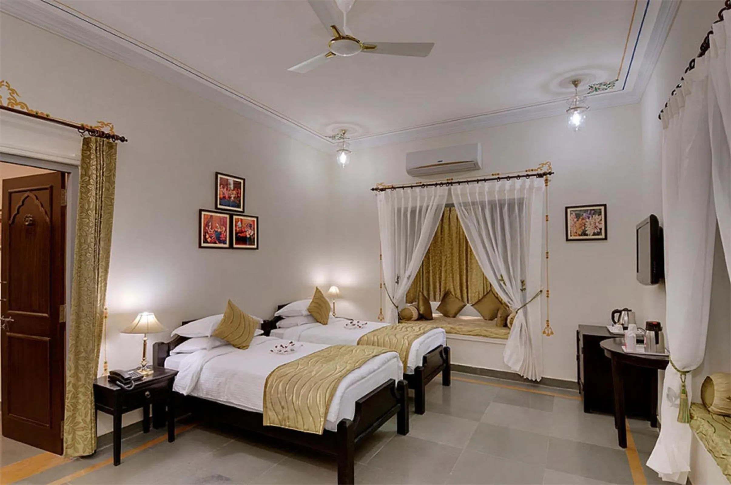 Photo of the whole room, Bed in The Amargarh