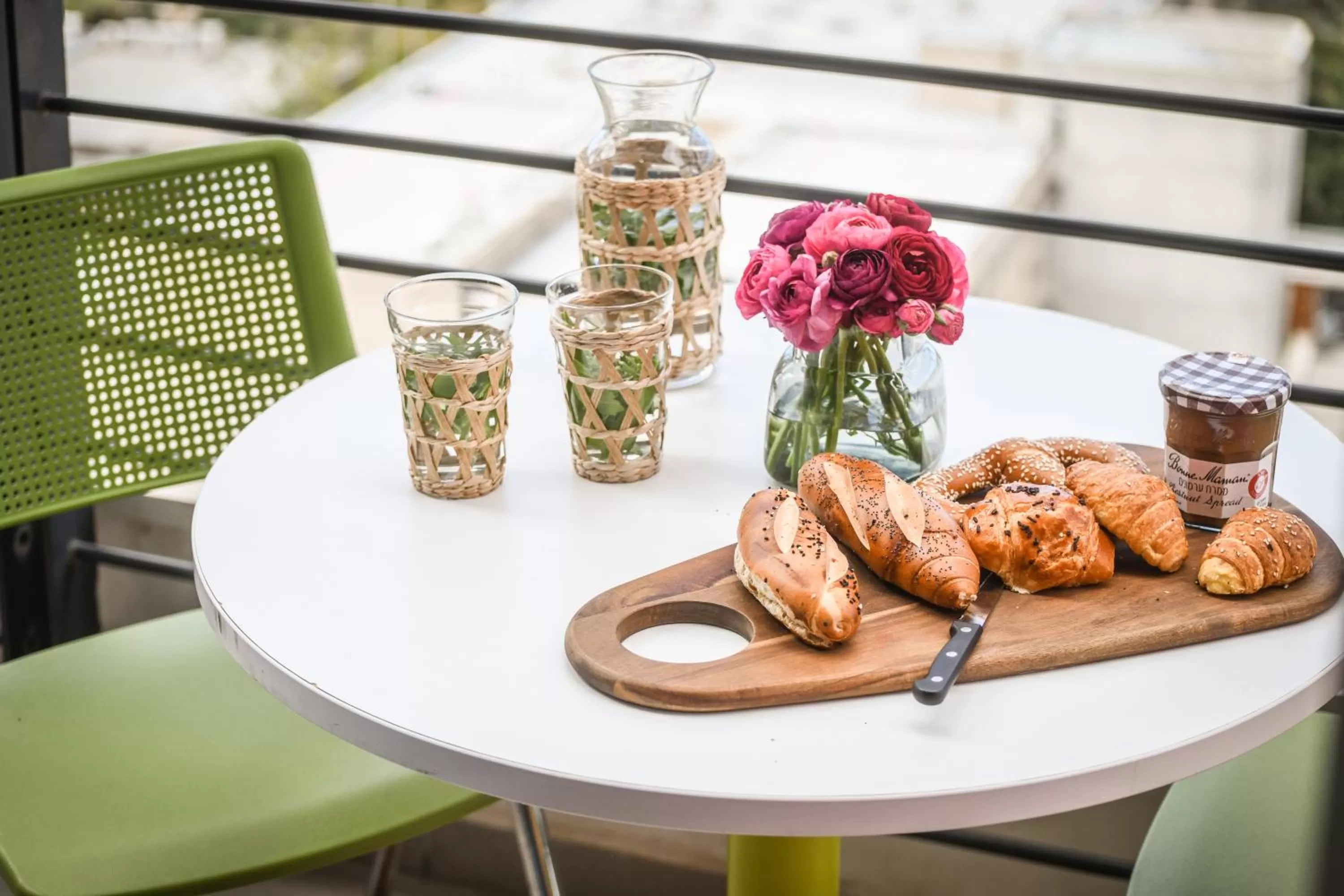 Food and drinks in דירות גני תערוכה - TLV university apartments near Expo by Sea N' Rent