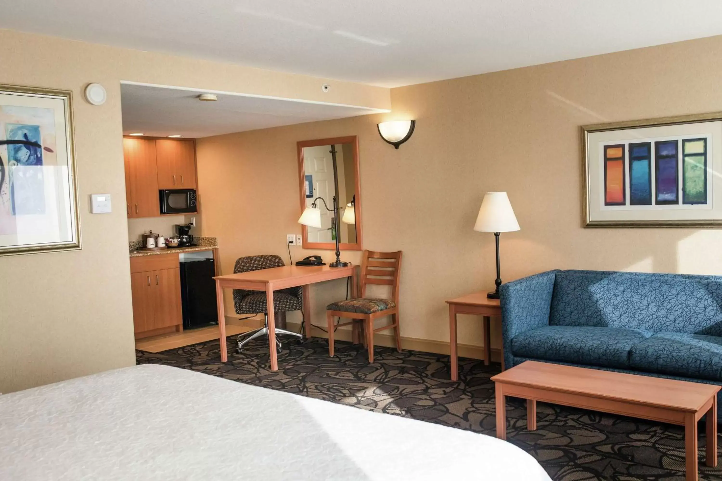 King Suite - Hearing Accessible - Non-Smoking in Hampton Inn & Suites Lathrop King Suite - Hearing Accessible - Non-Smoking in Hampton Inn & Suites Lathrop