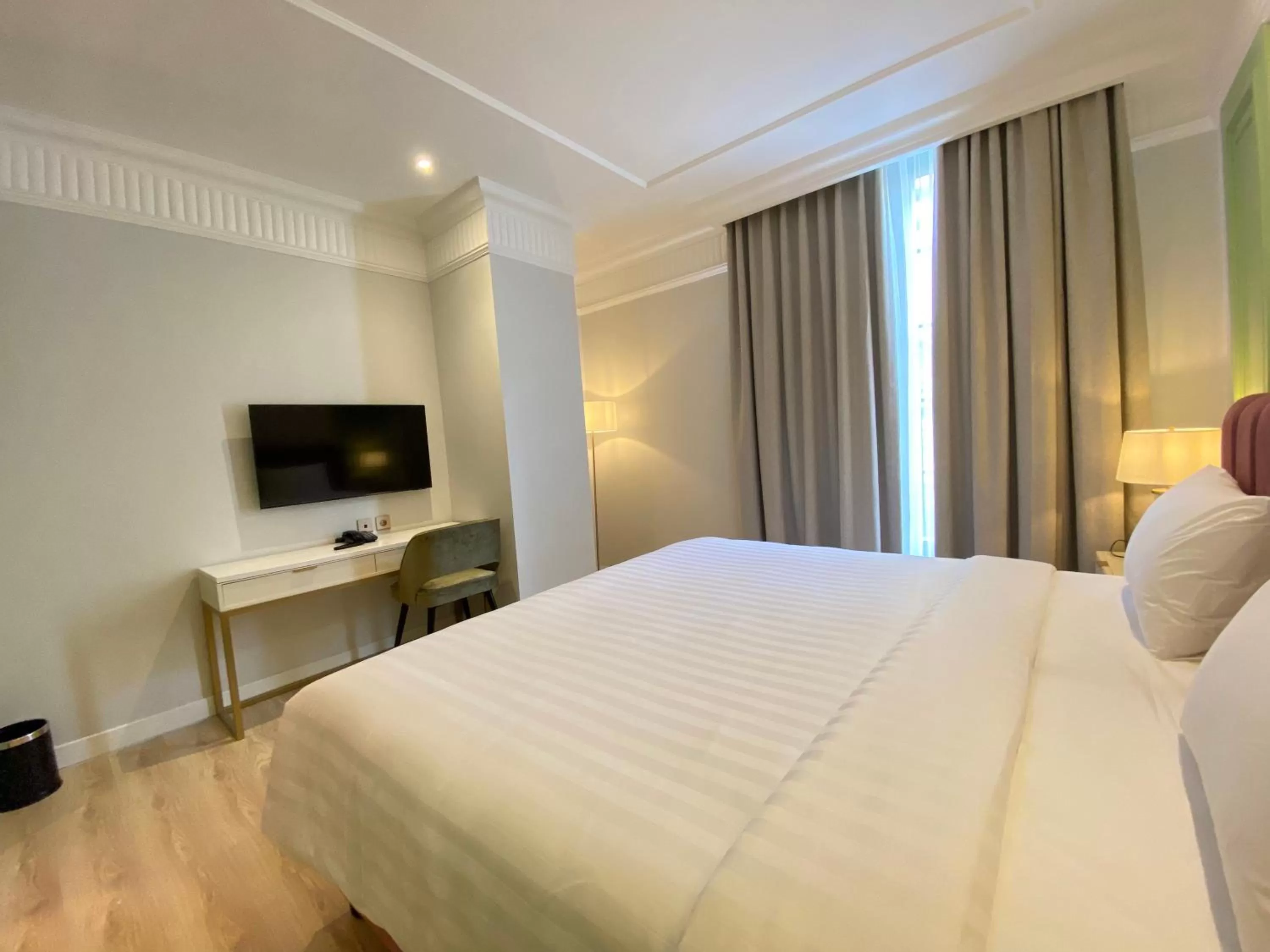 Photo of the whole room, Bed in Maia Hotel Jakarta