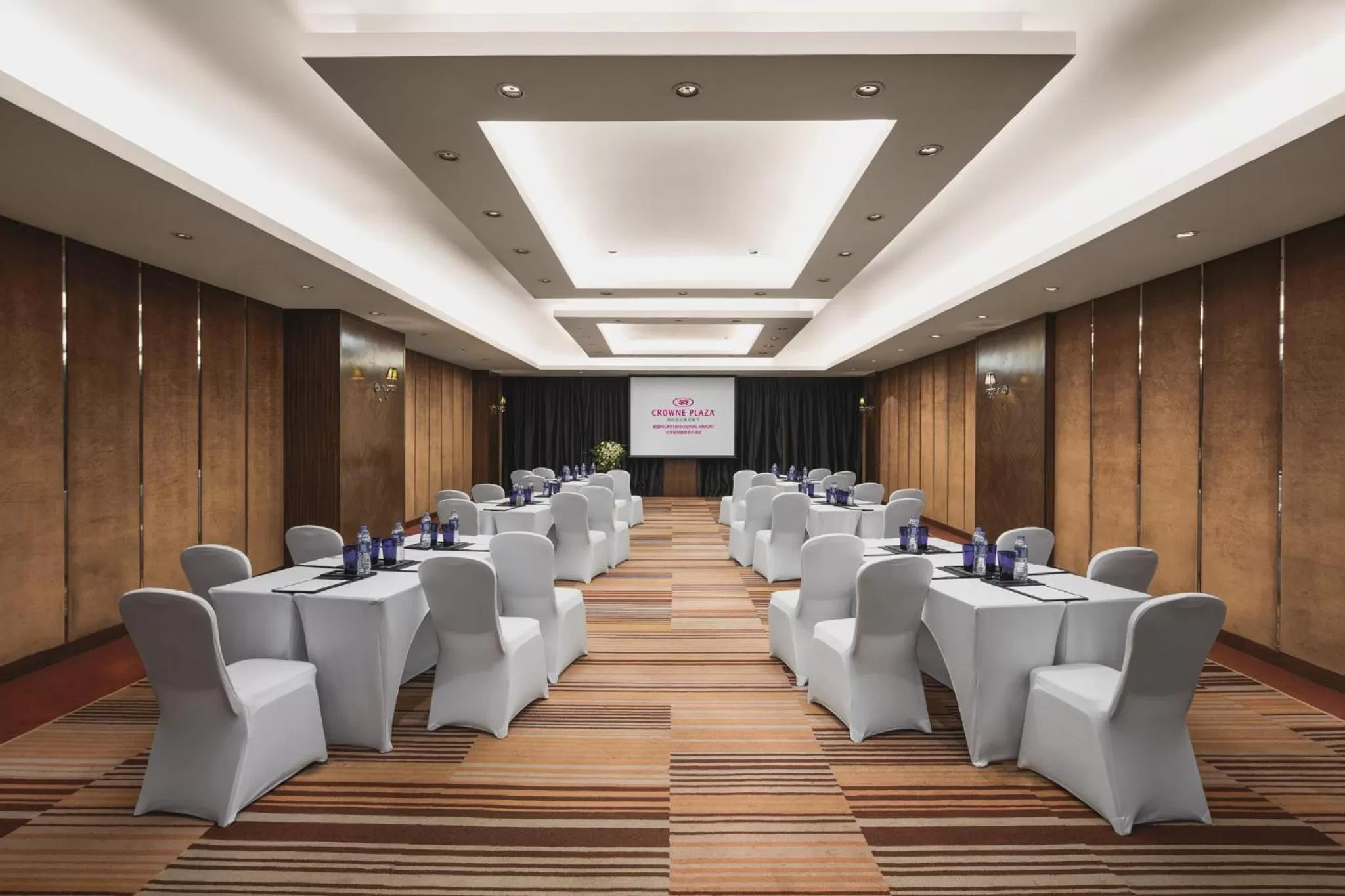 Meeting/conference room in Crowne Plaza Beijing International Airport by IHG