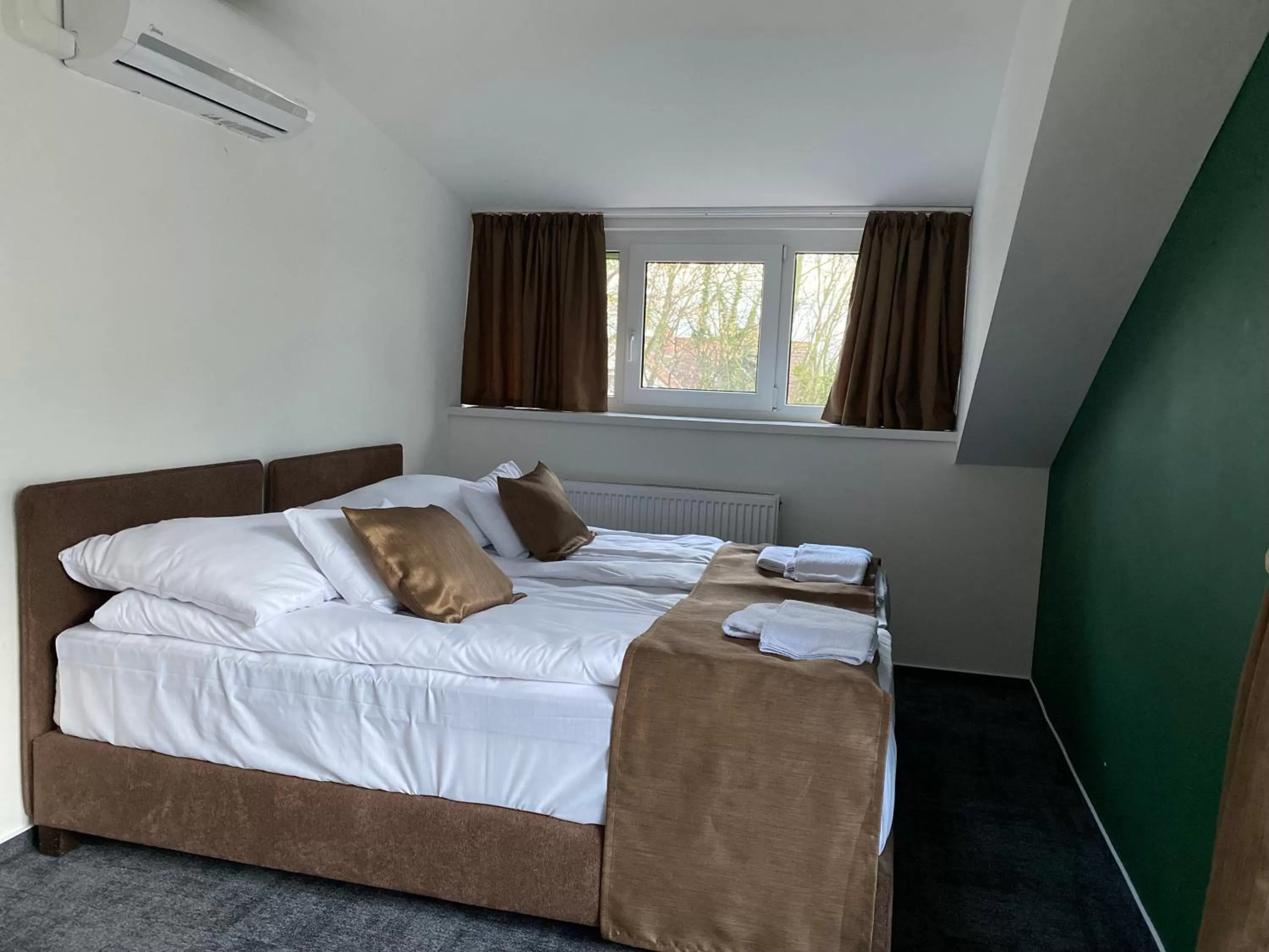 Bedroom, Bed in A Fogadó