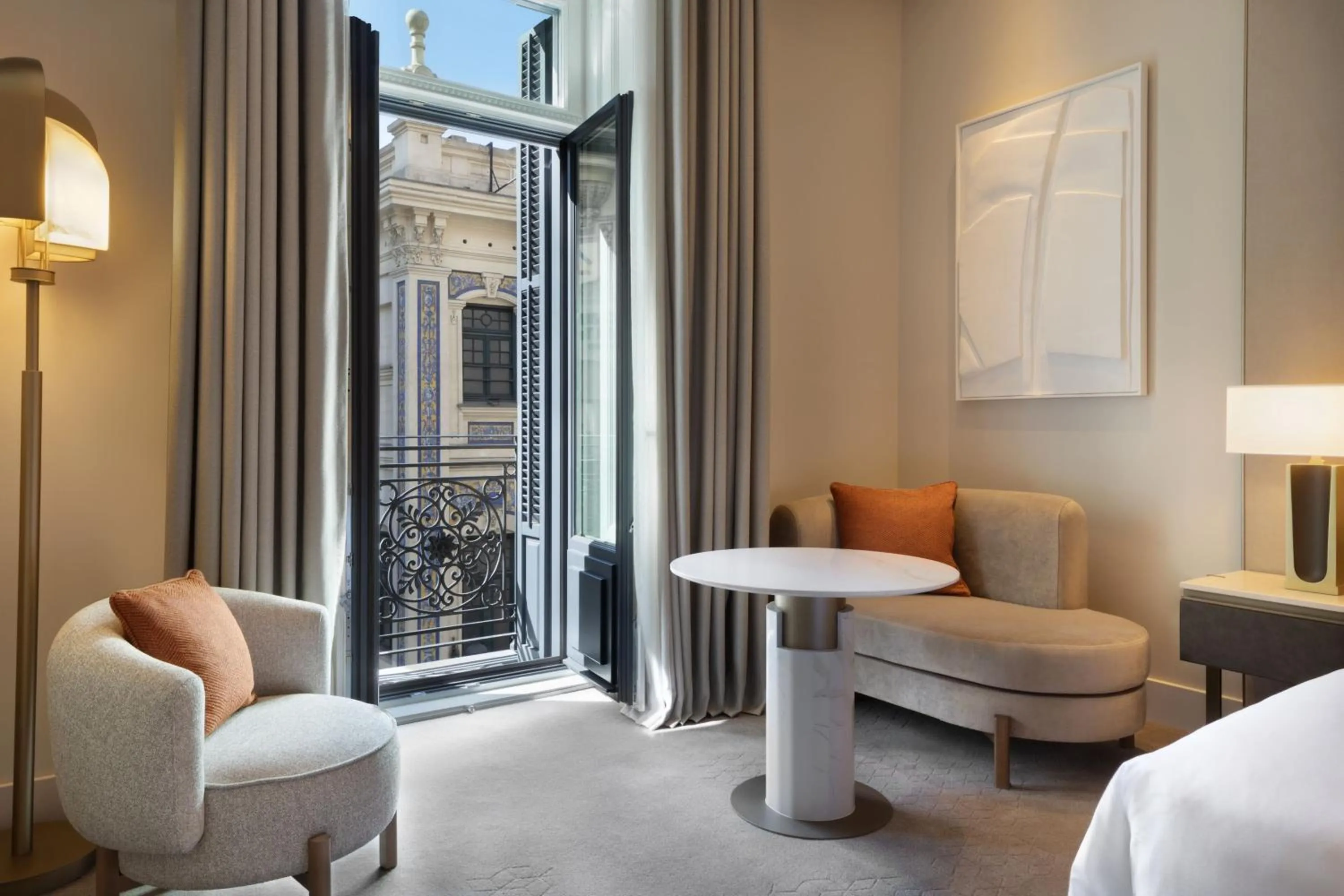 Photo of the whole room in JW Marriott Hotel Madrid