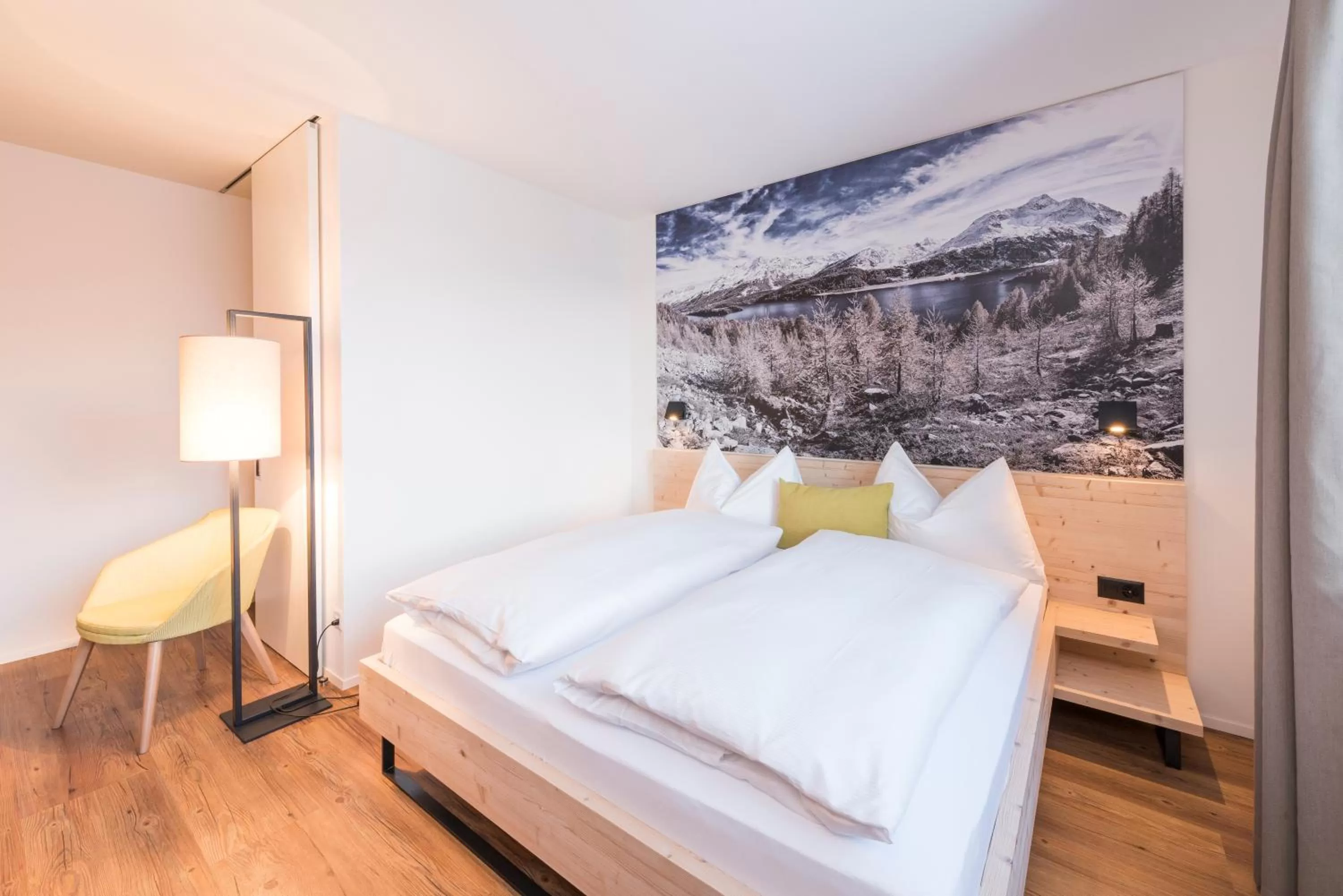 Photo of the whole room, Bed in Berghotel Randolins