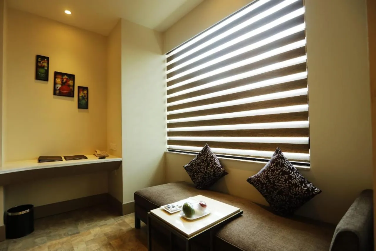 Seating area in Days Hotel Jaipur Tonk Road By Wyndham