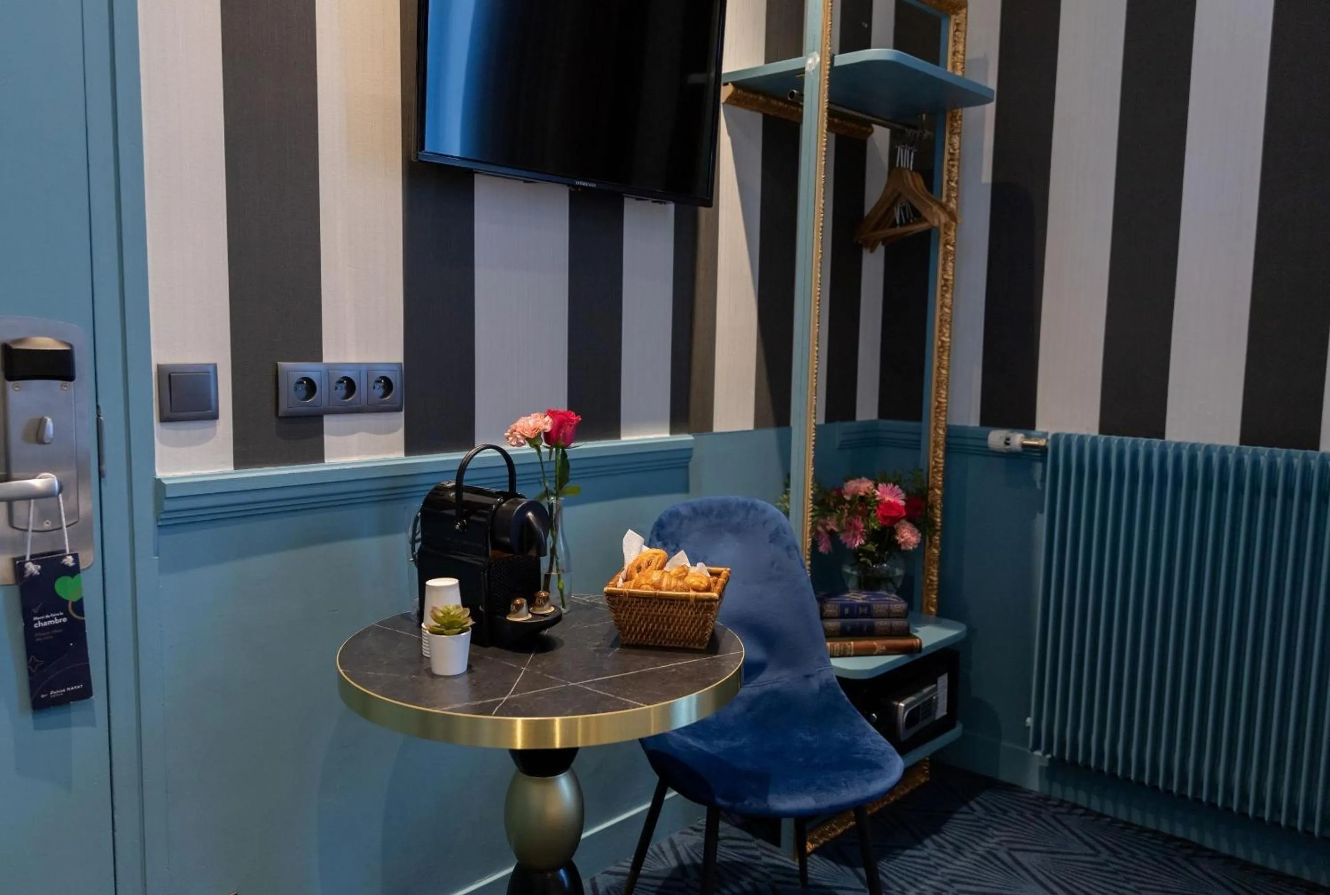 TV and multimedia in Hôtel du Théâtre by Patrick Hayat