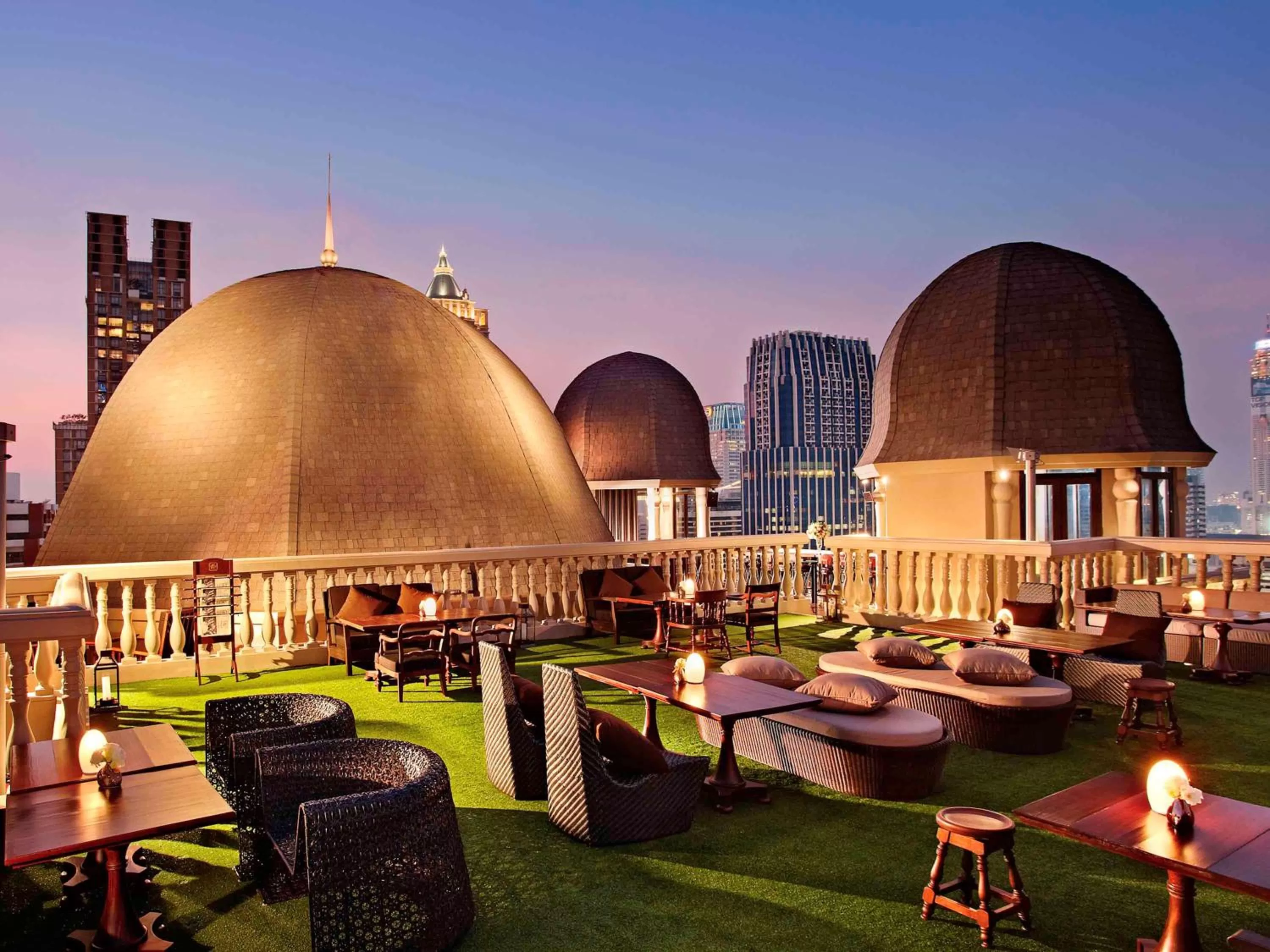 Lounge or bar in Hotel Muse Bangkok Langsuan - MGallery