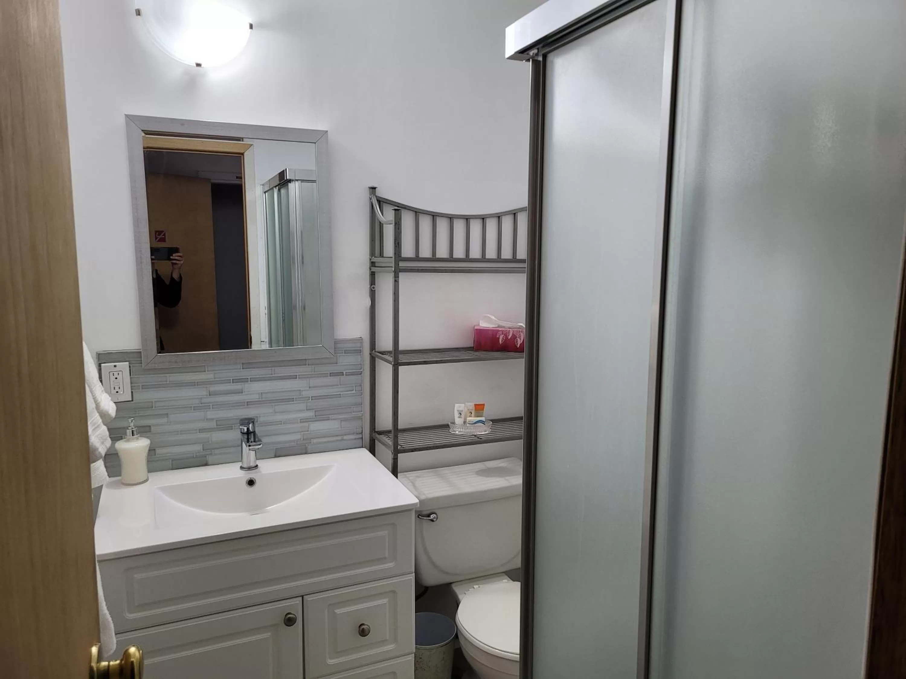 Shower, Bathroom in Edelweiss Inn Nova Scotia