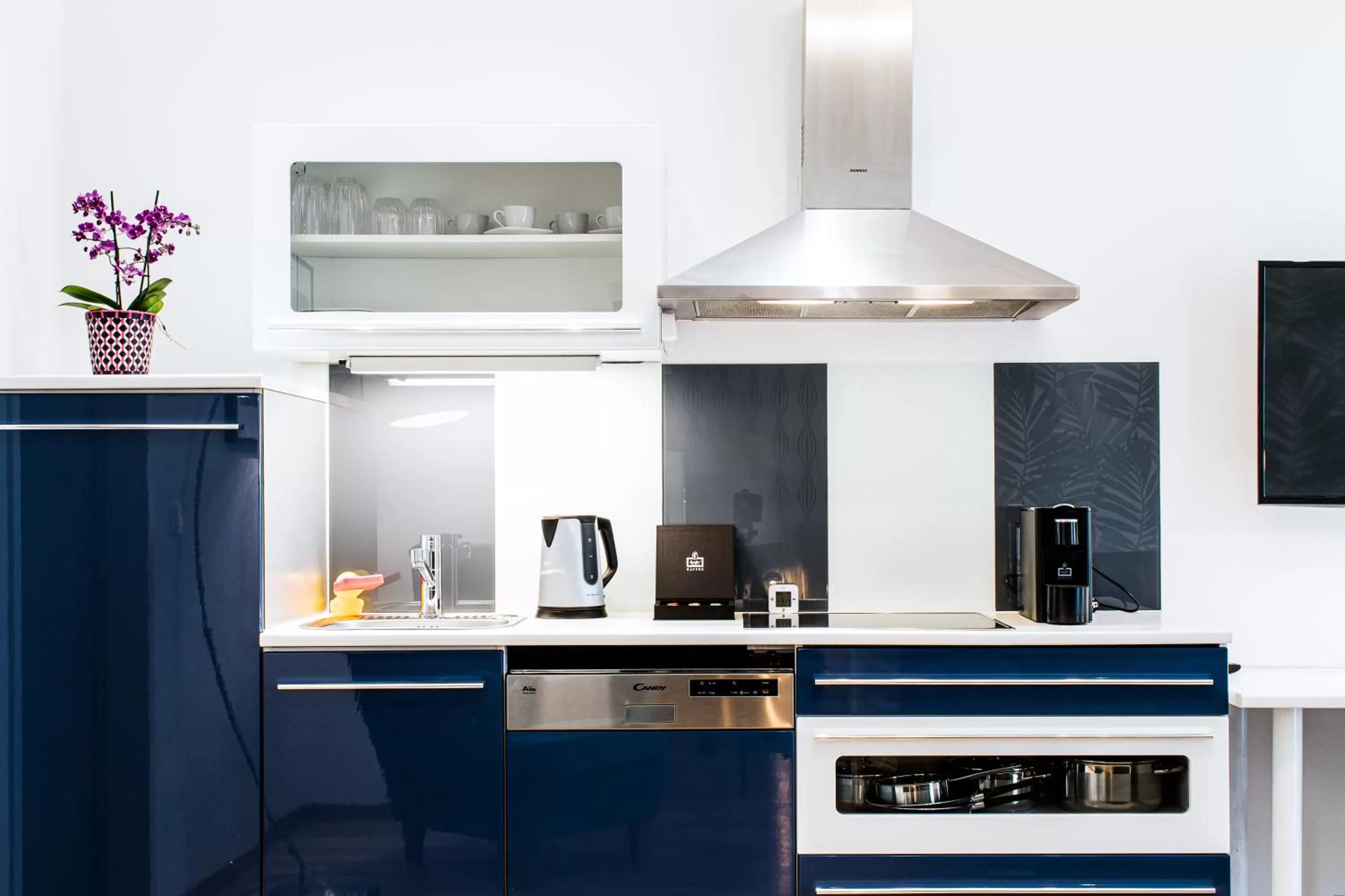 Kitchen or kitchenette in Best Western Plus Celebrity Suites