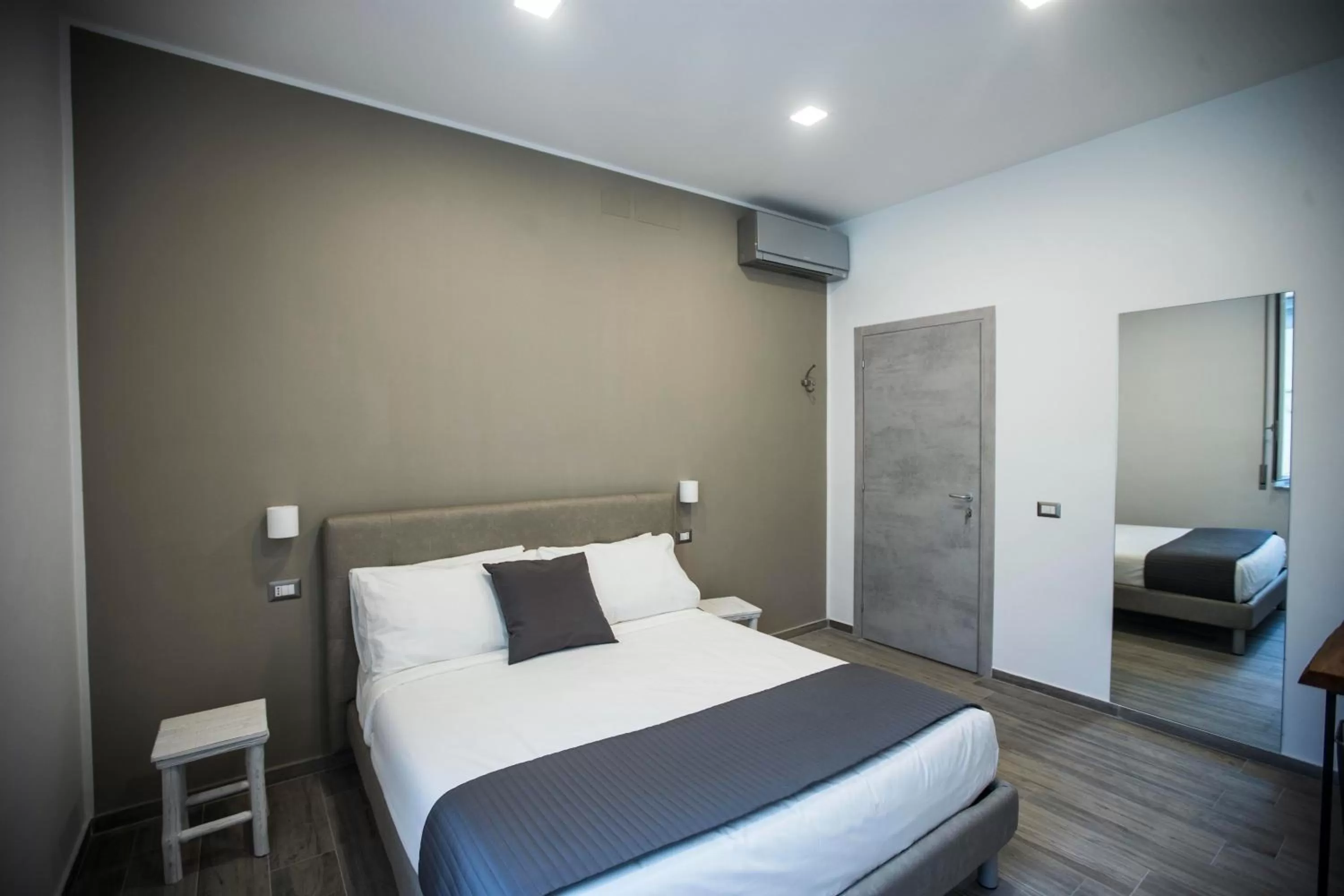 Bedroom, Bed in GB Central Station Napoli