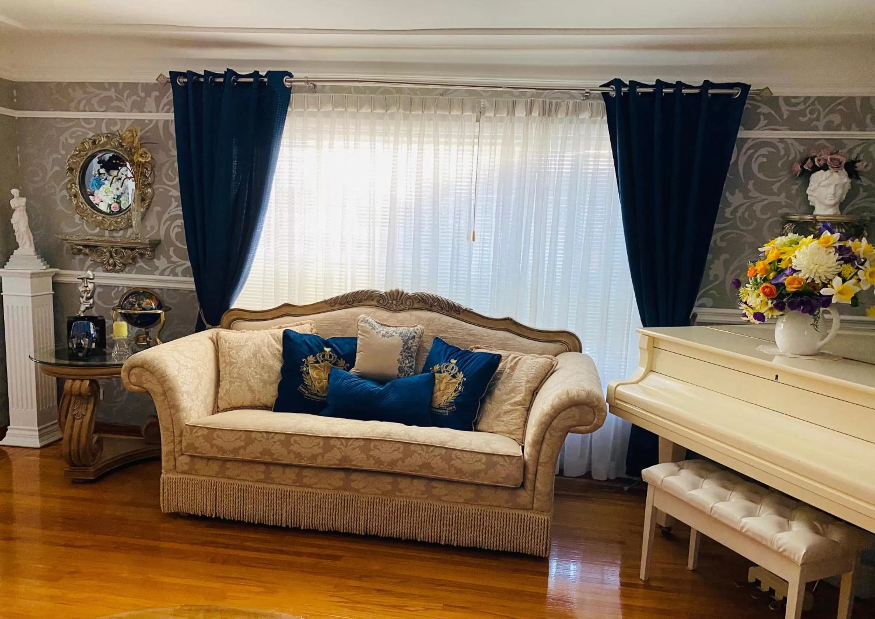 Living room, Seating Area in Serenity