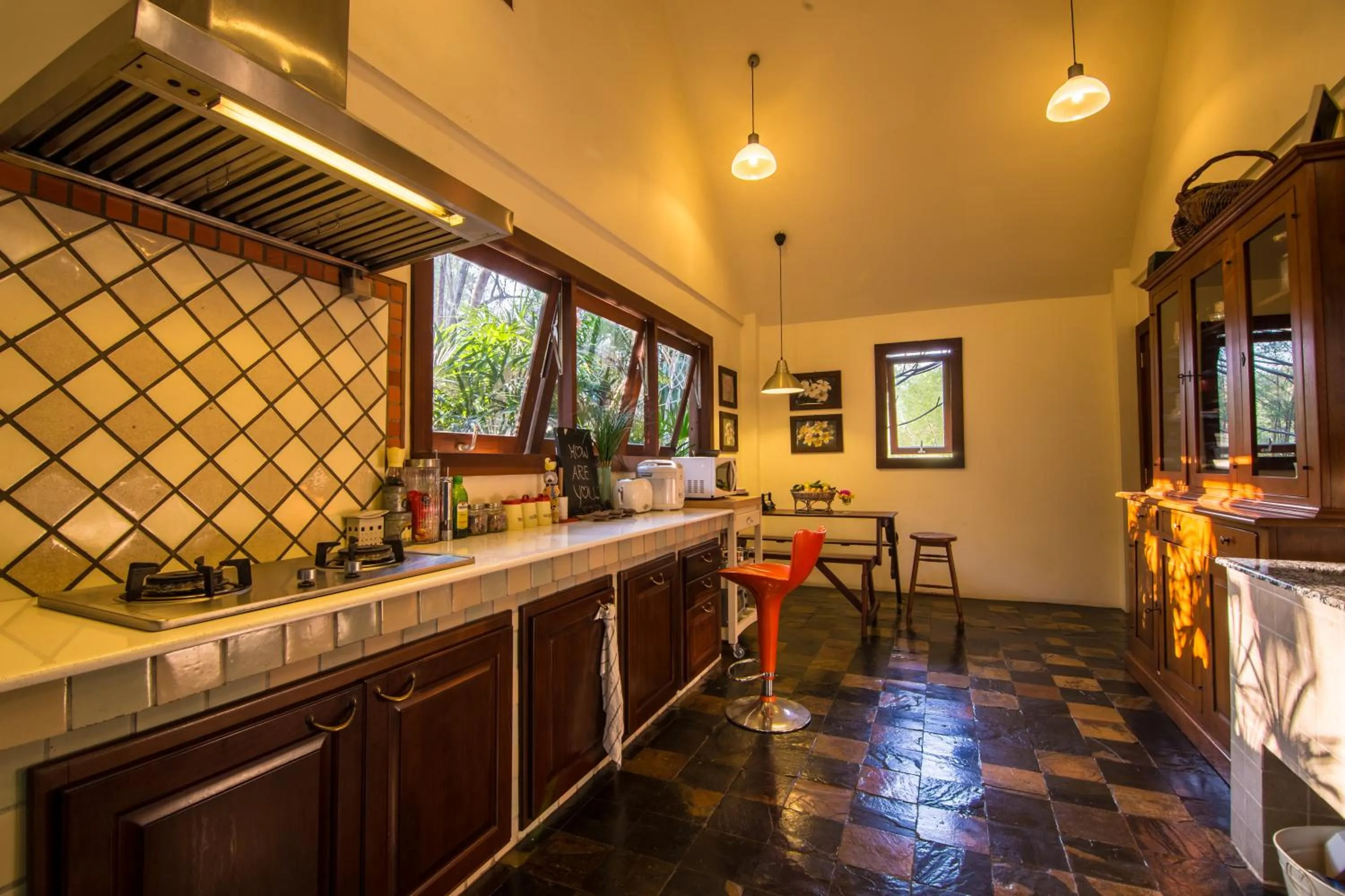 Kitchen or kitchenette in Teakwood villa