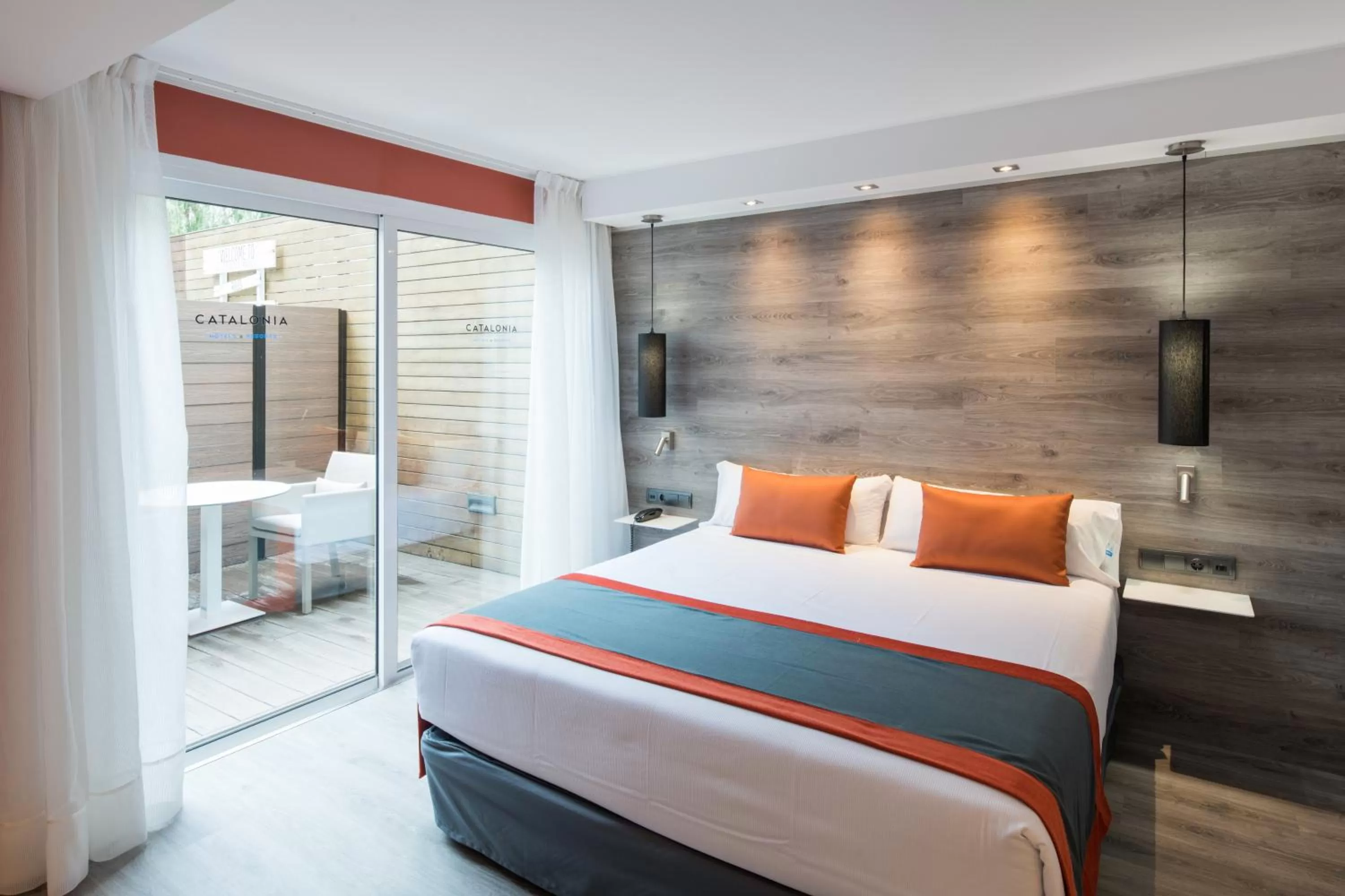 Photo of the whole room, Bed in Catalonia Mikado