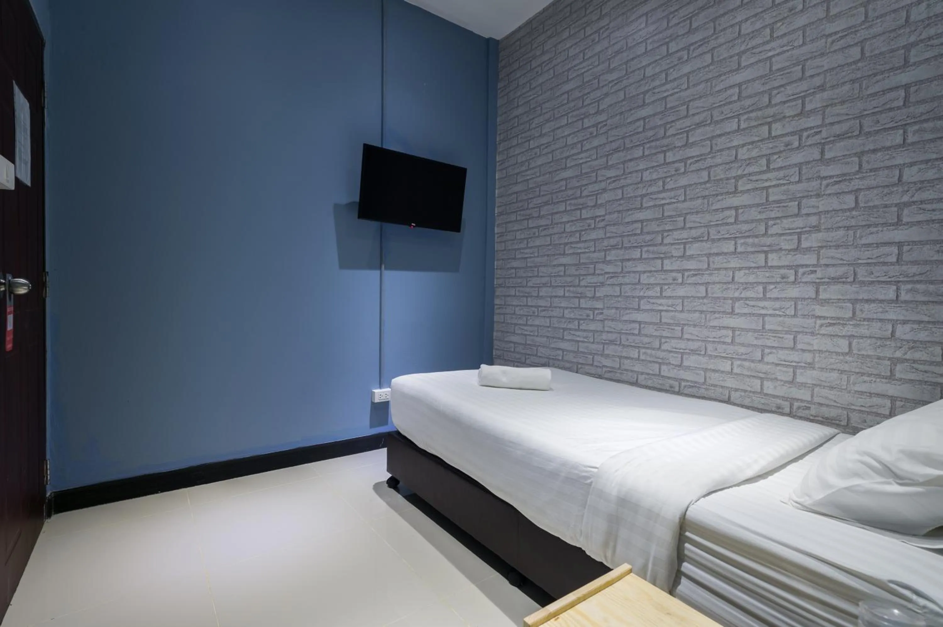 Photo of the whole room, Bed in The Little Pig Sukhumvit