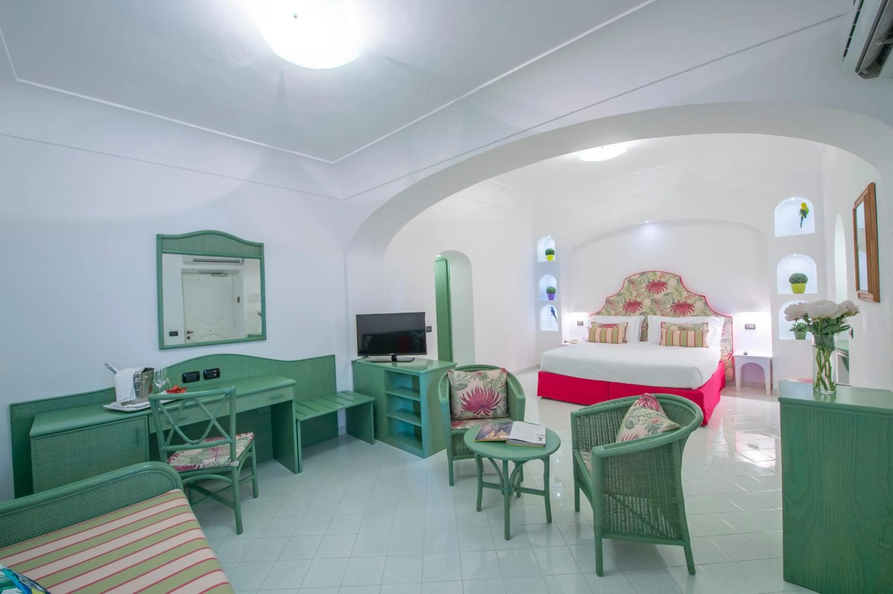 Photo of the whole room, Bed in Tramonto d'Oro