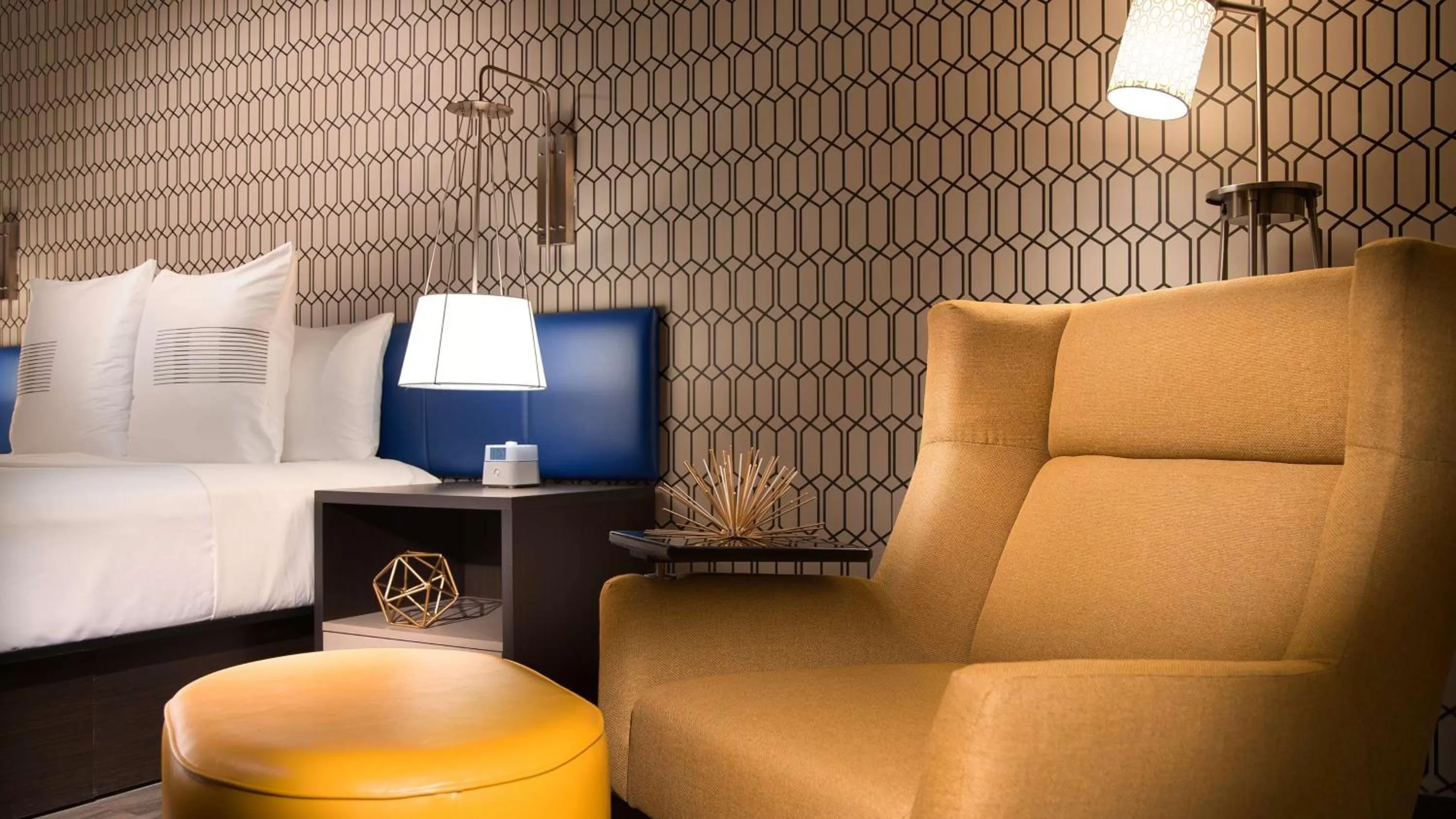 King Room with Roll-In Shower - Disability Access in GLō Best Western Nashville Airport West