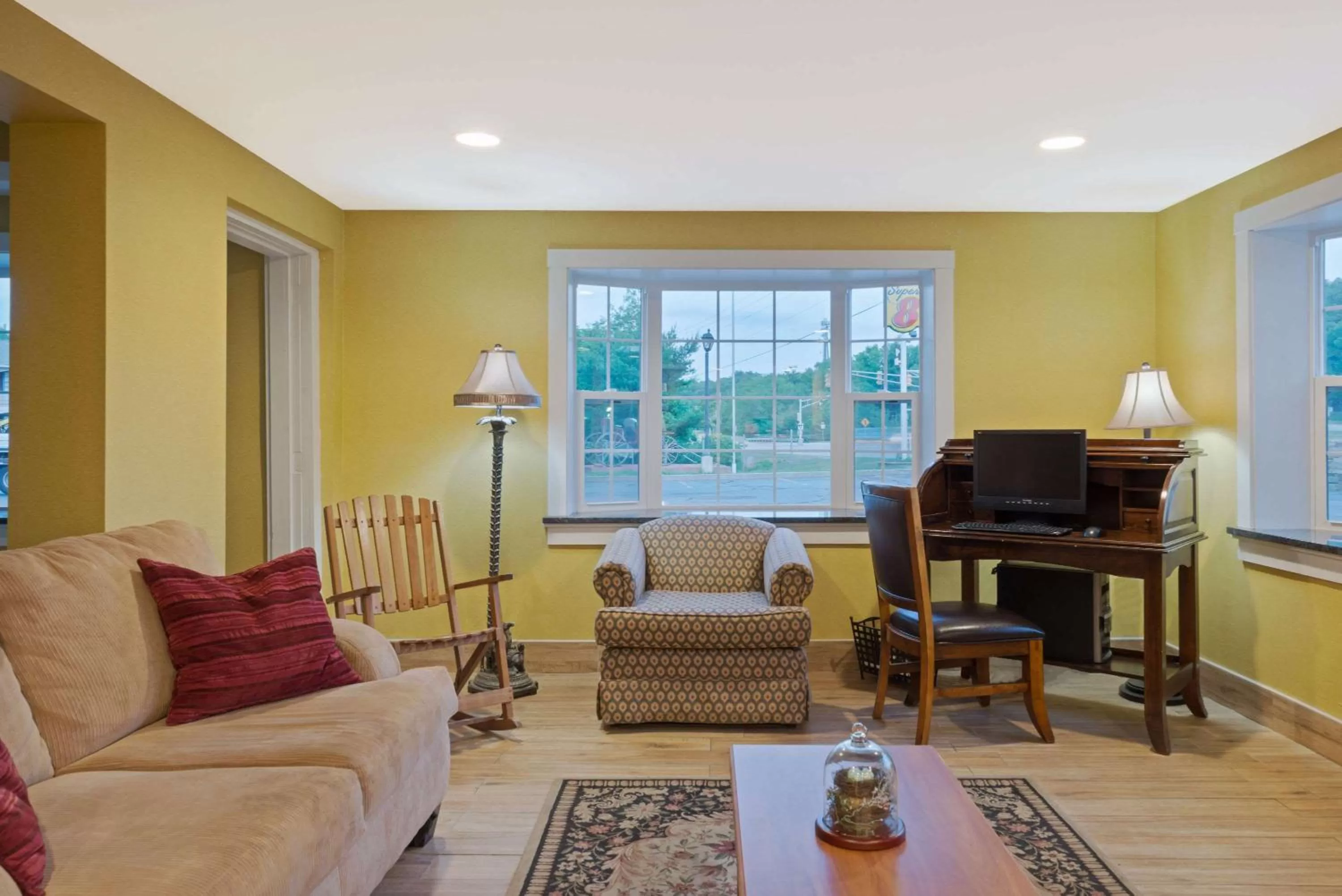 Lobby or reception in Super 8 by Wyndham Sturbridge