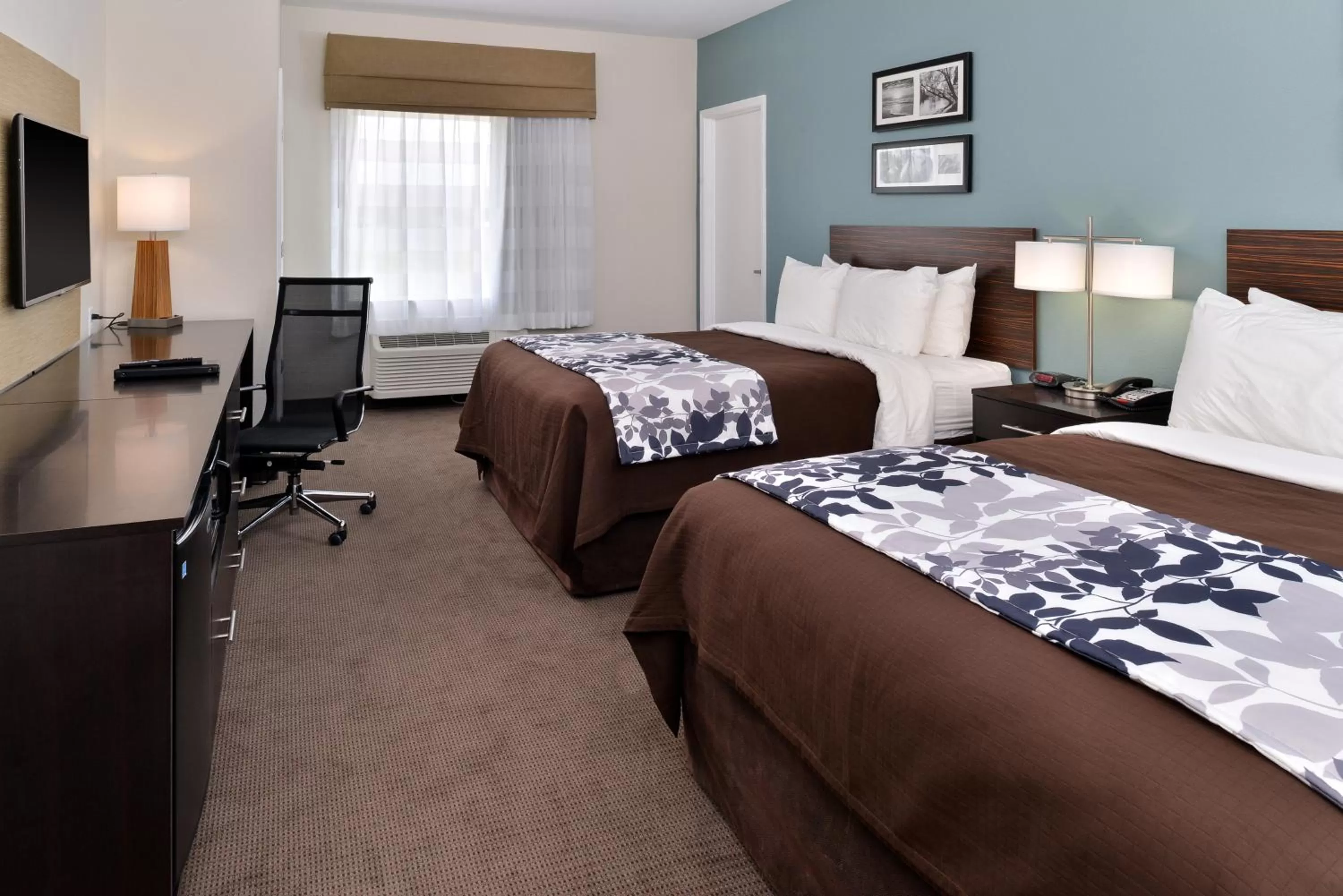 Photo of the whole room, Bed in Sleep Inn & Suites Meridian - Bonita Lakes