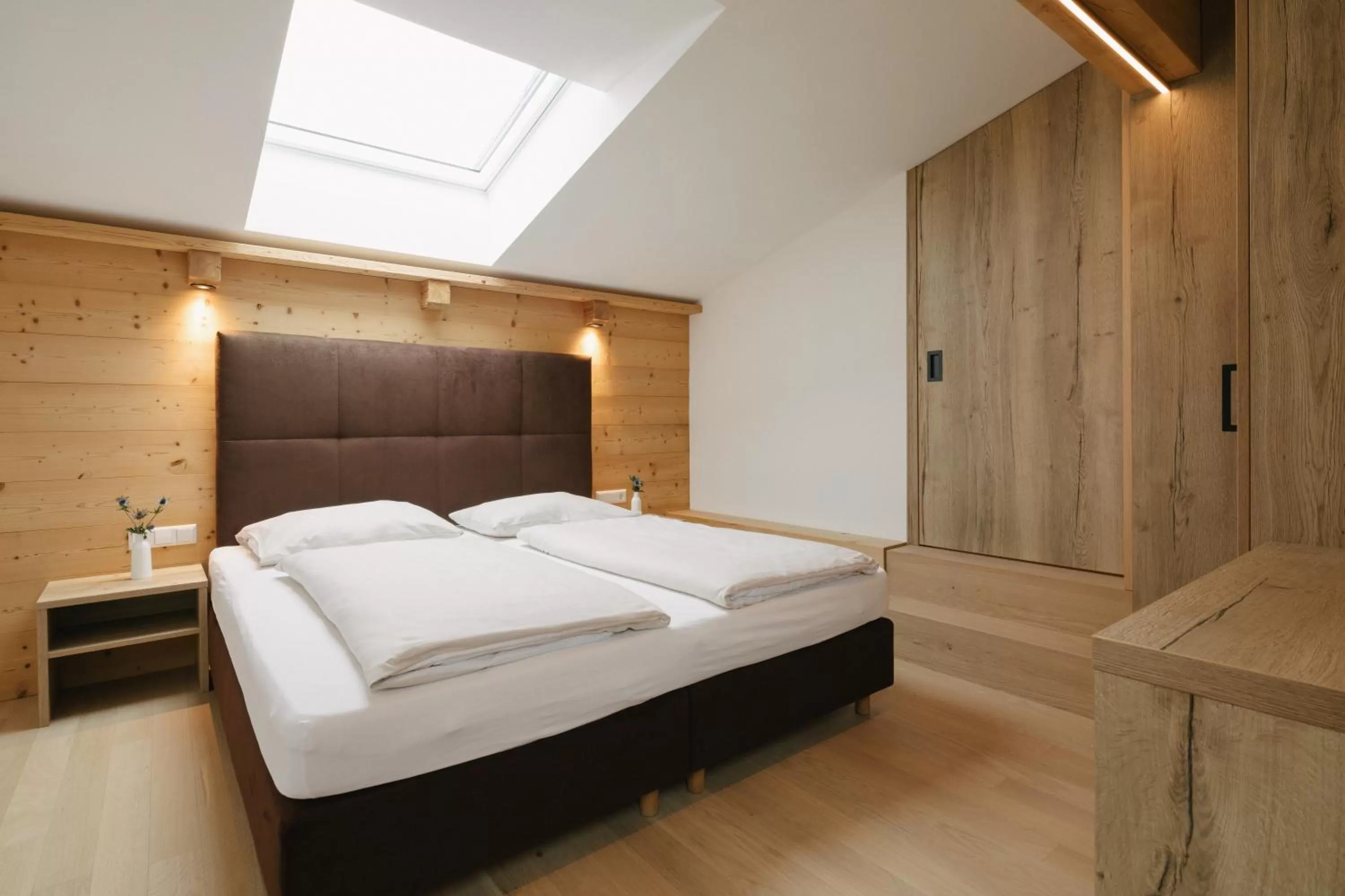 Photo of the whole room, Bed in Apart33 by Apart4you