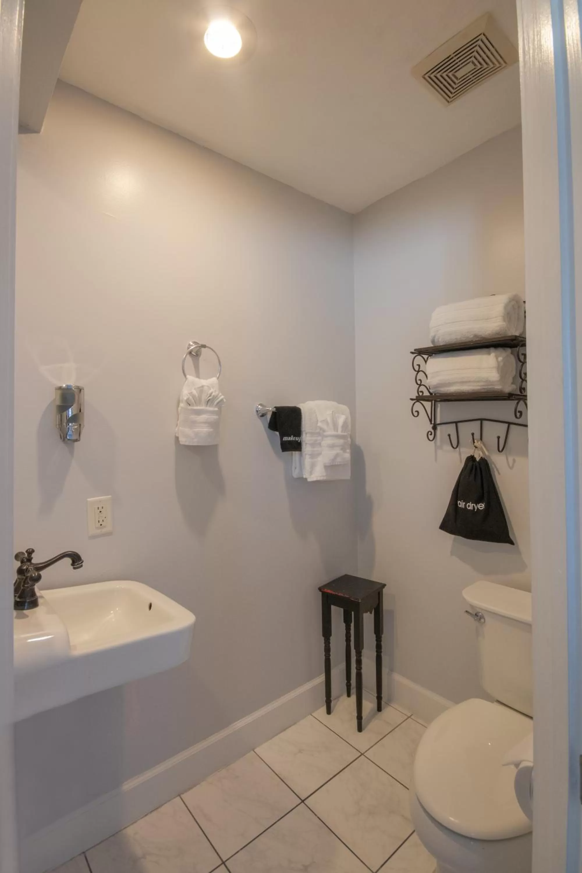 Inn on Charlotte Boutique Hotel